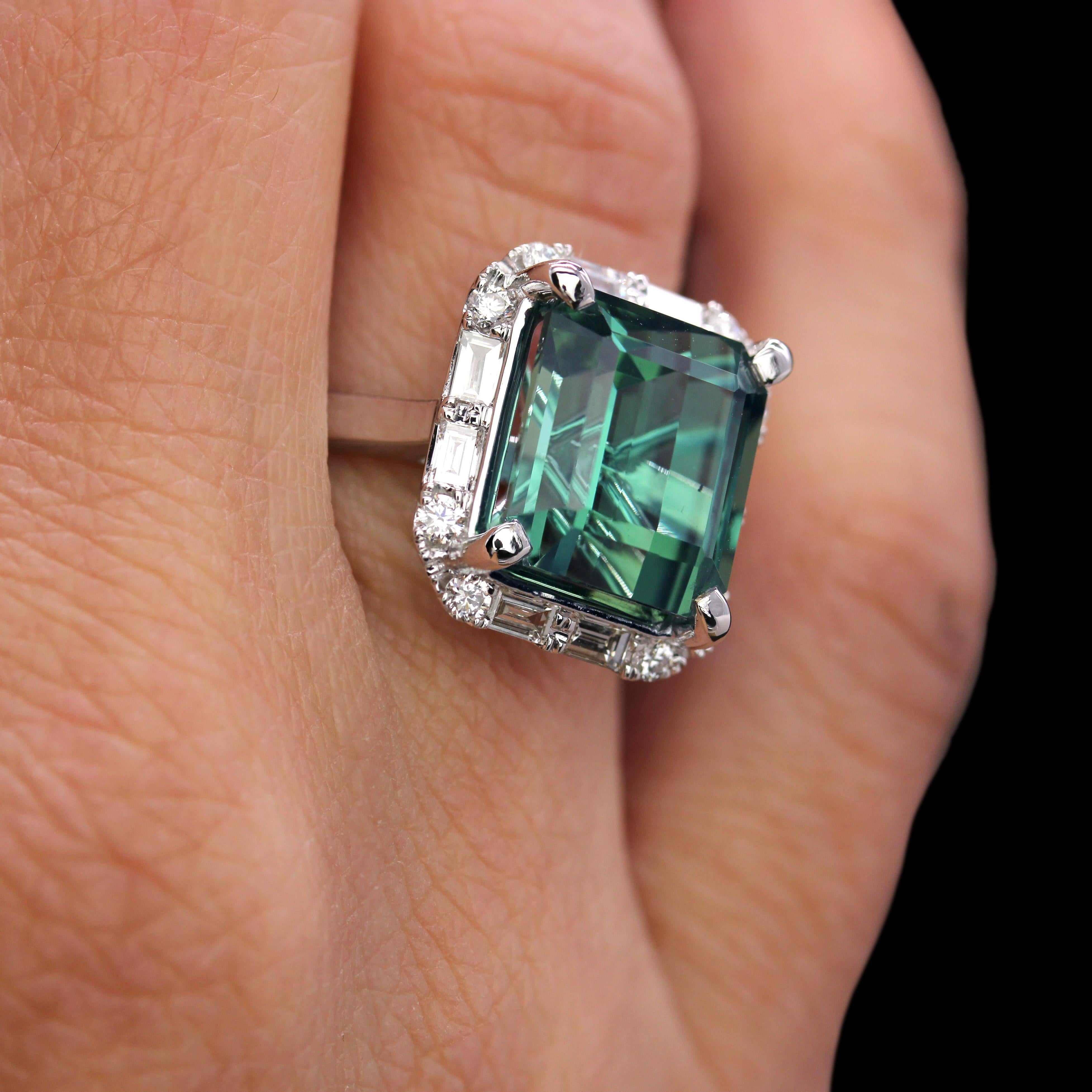 New Nature Nigeria Tormalina Diamonds 18 Karat White Gold Cluster Ring in vendita 9