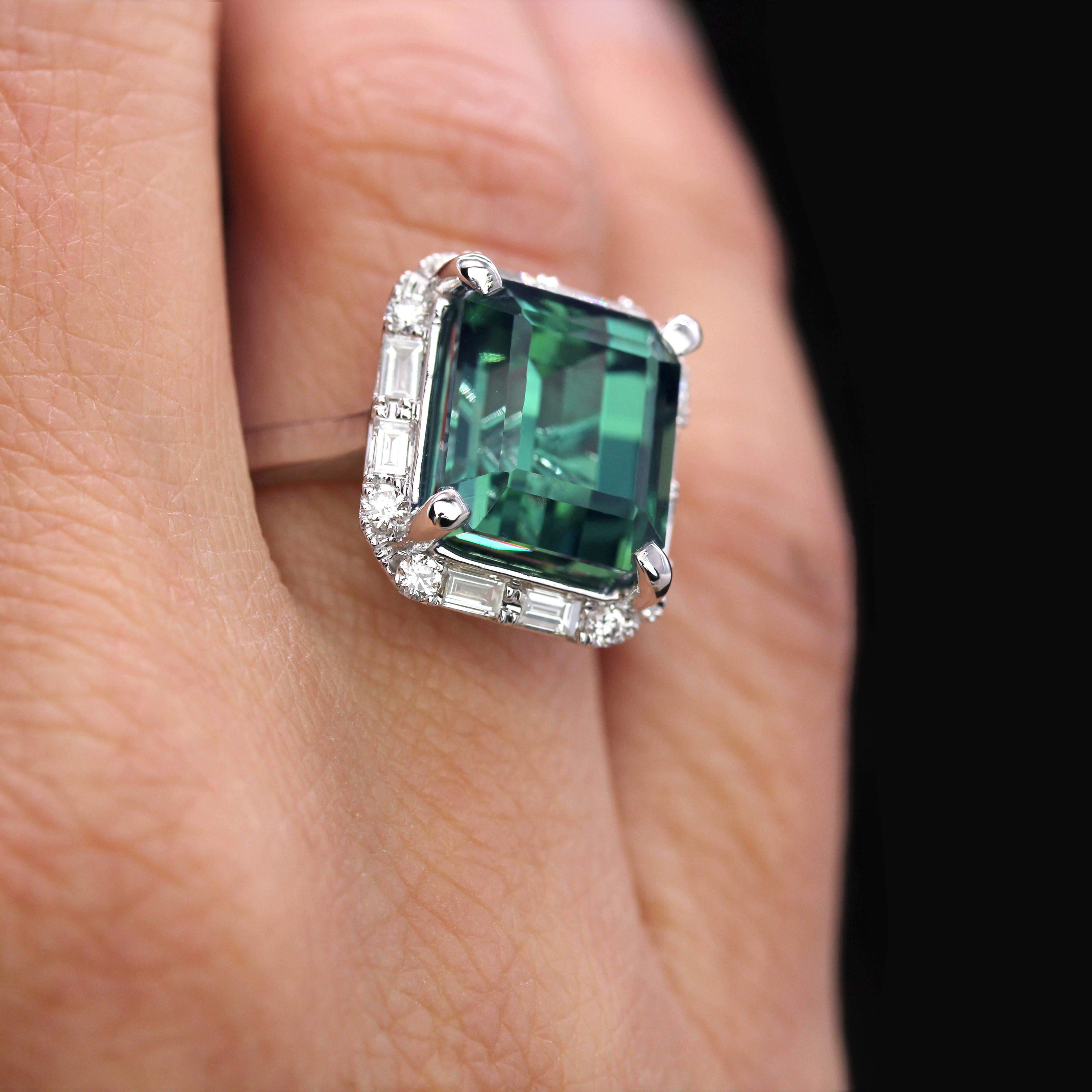 New Nature Nigeria Tormalina Diamonds 18 Karat White Gold Cluster Ring in vendita 10