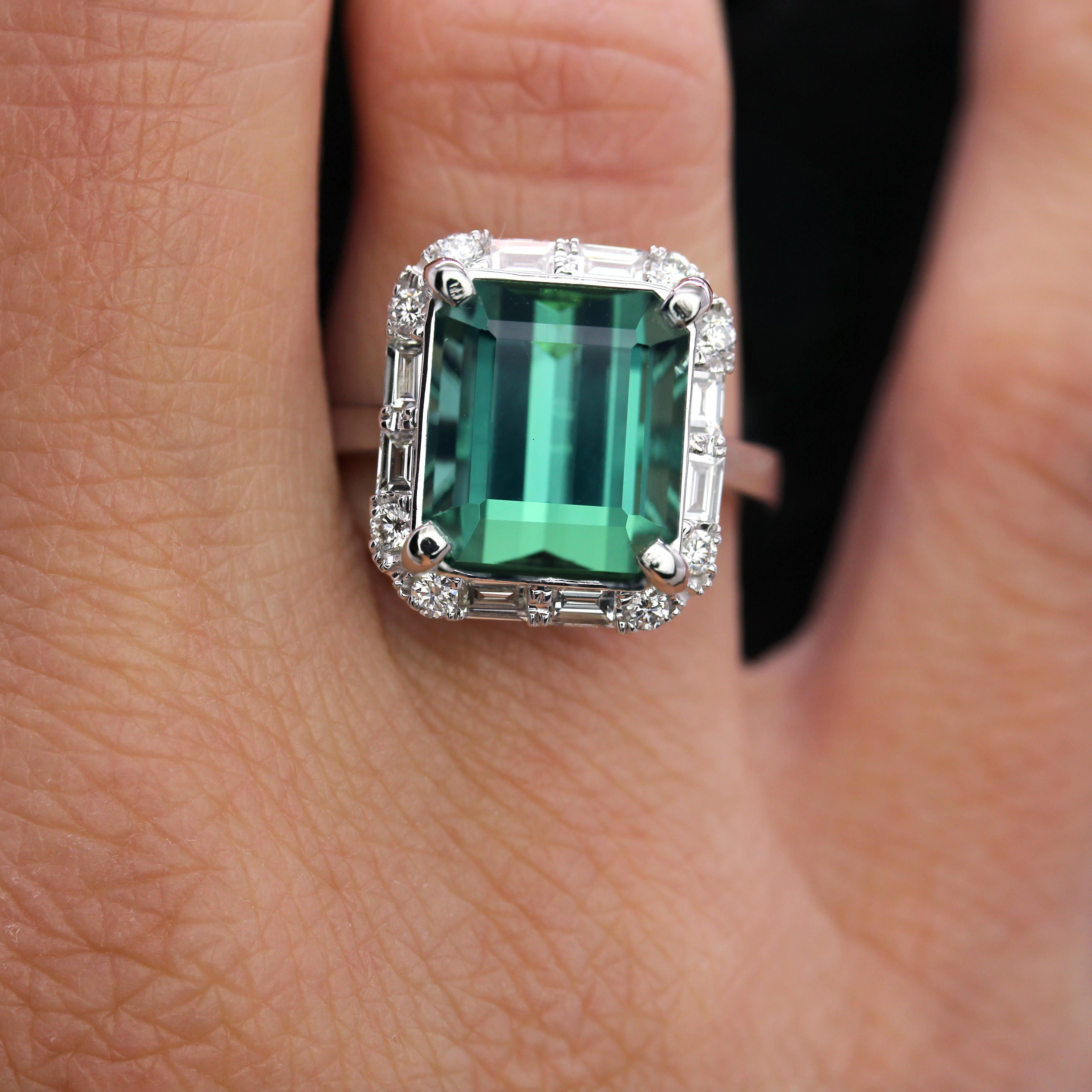 Donna New Nature Nigeria Tormalina Diamonds 18 Karat White Gold Cluster Ring in vendita