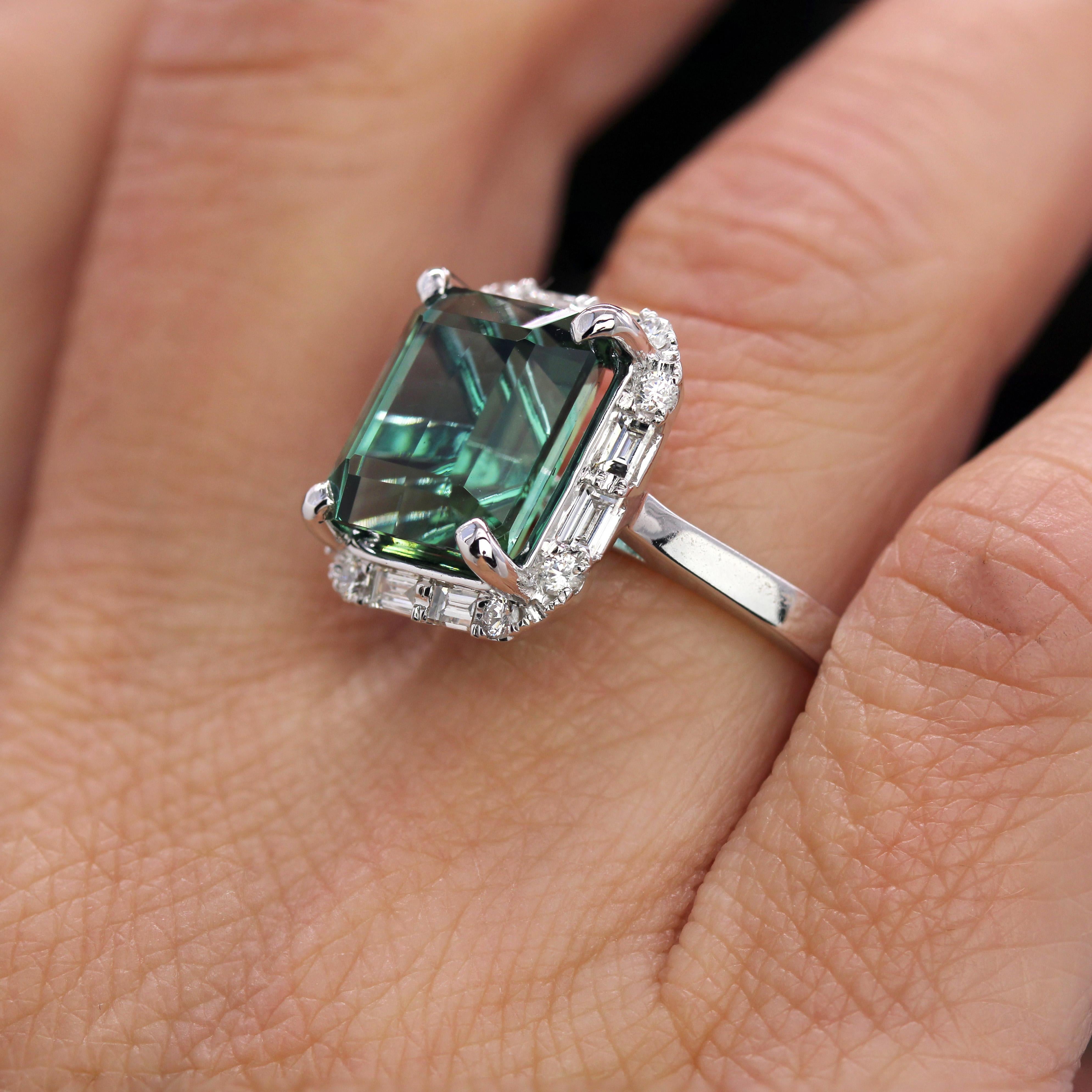 New Nature Nigeria Tormalina Diamonds 18 Karat White Gold Cluster Ring in vendita 3