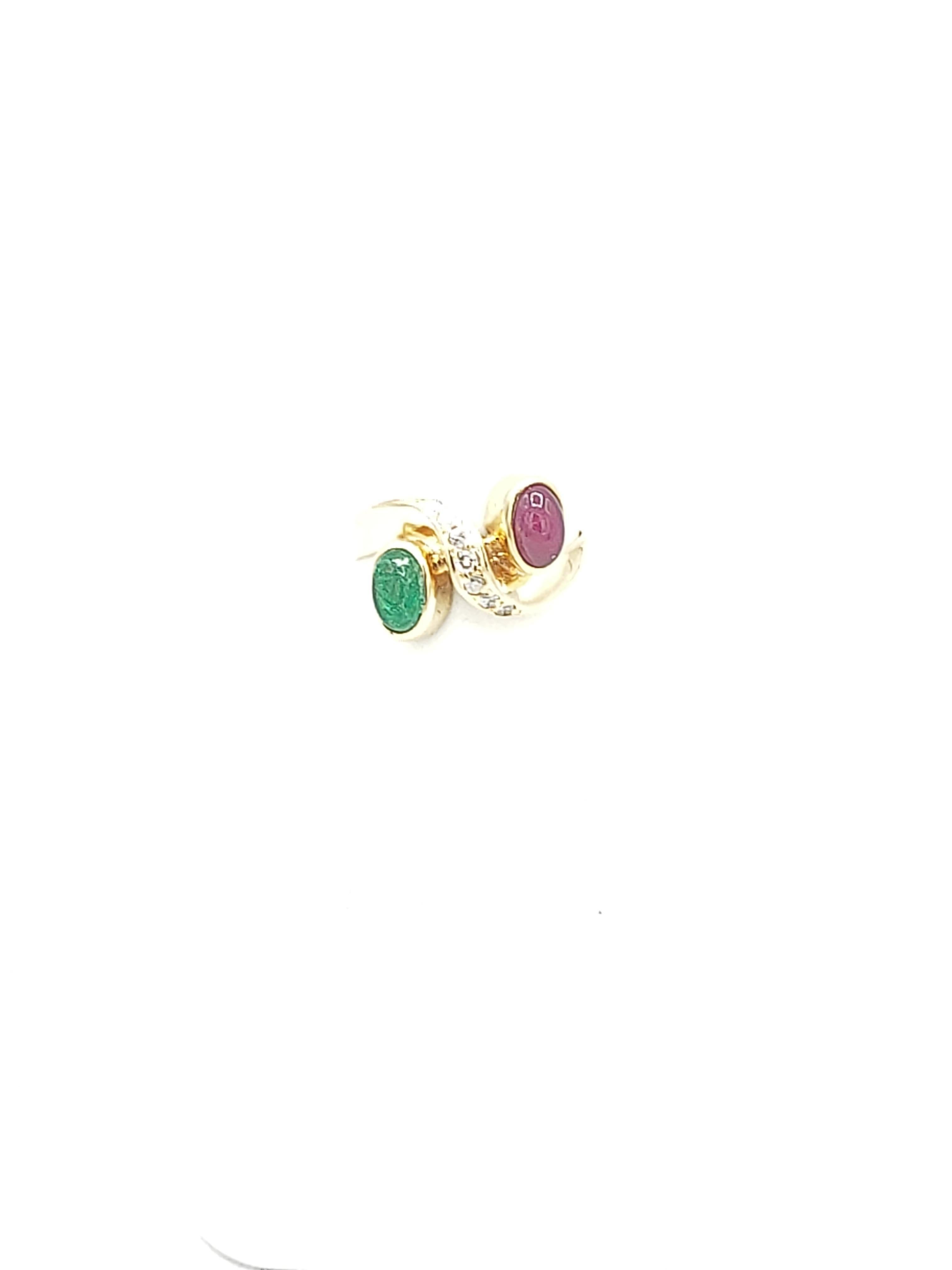 Taille ovale NOUVEAU Bague en or jaune 14 carats avec rubis précieux naturel et diamants émeraudes en vente