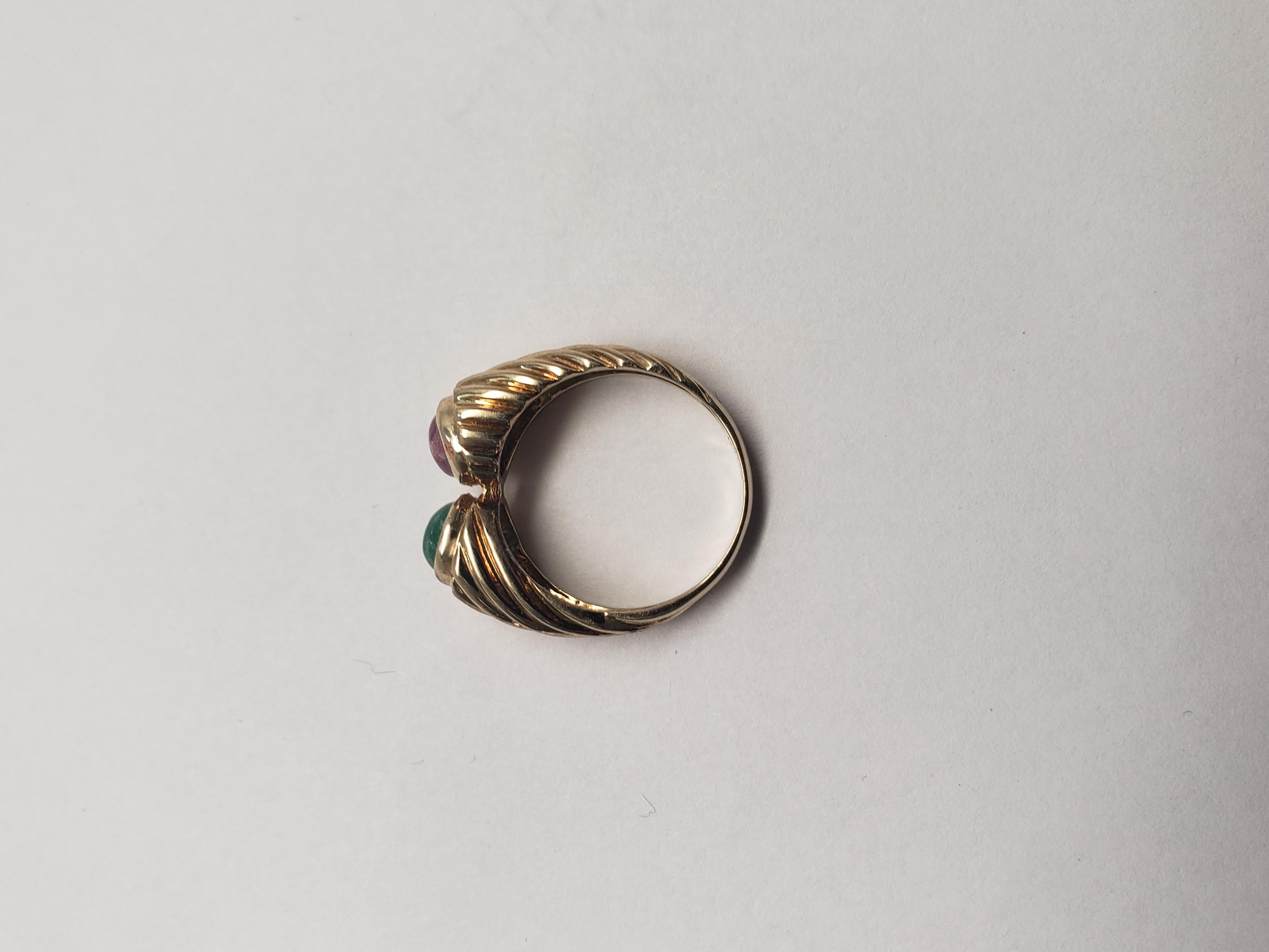 NEU Ring mit natürlichem Rubin und Smaragd in 14k Gelbgold im Angebot 1