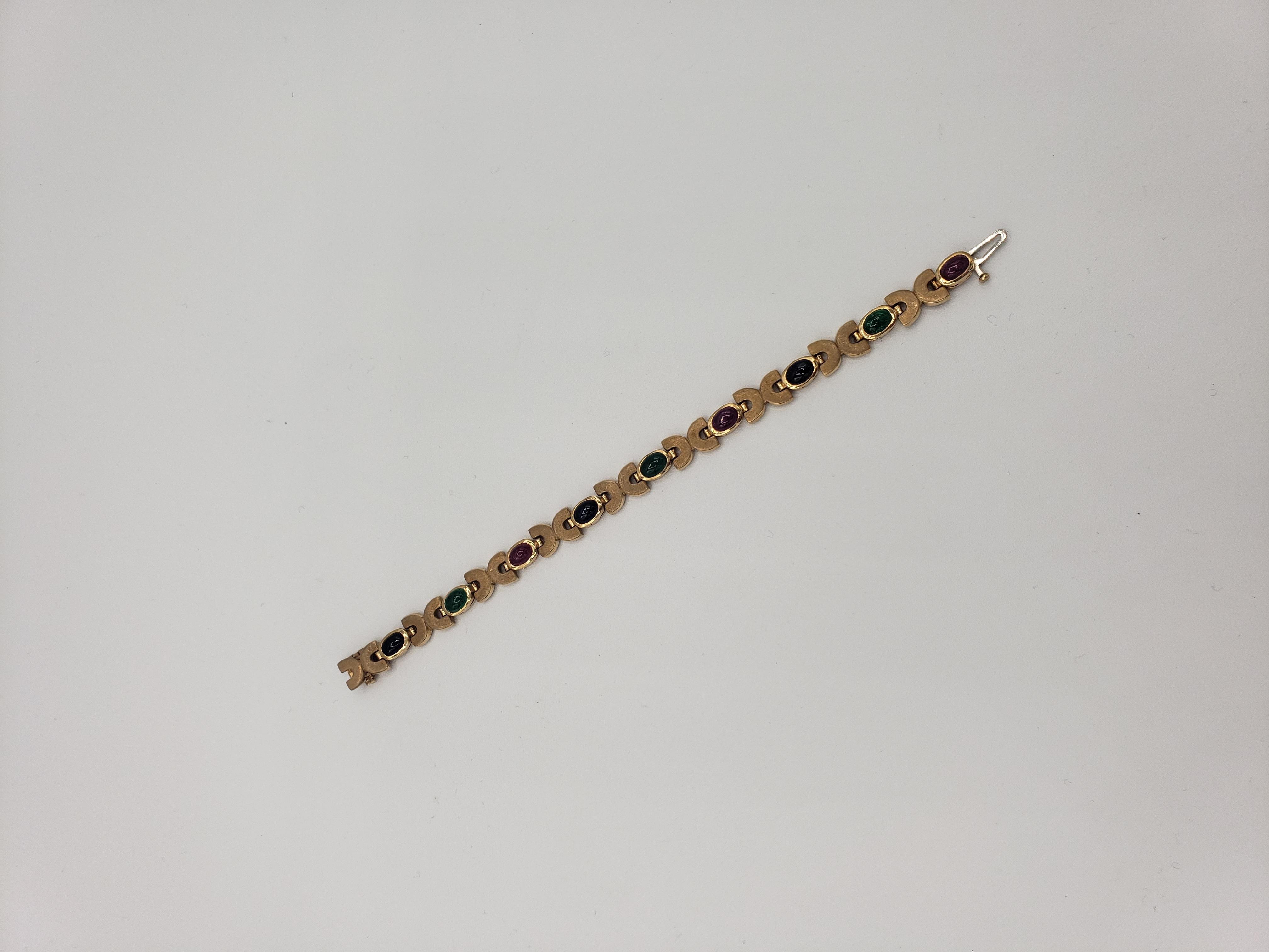 NOUVEAU Bracelet en or jaune 14 carats avec rubis précieux naturels, saphirs et émeraudes en vente 1