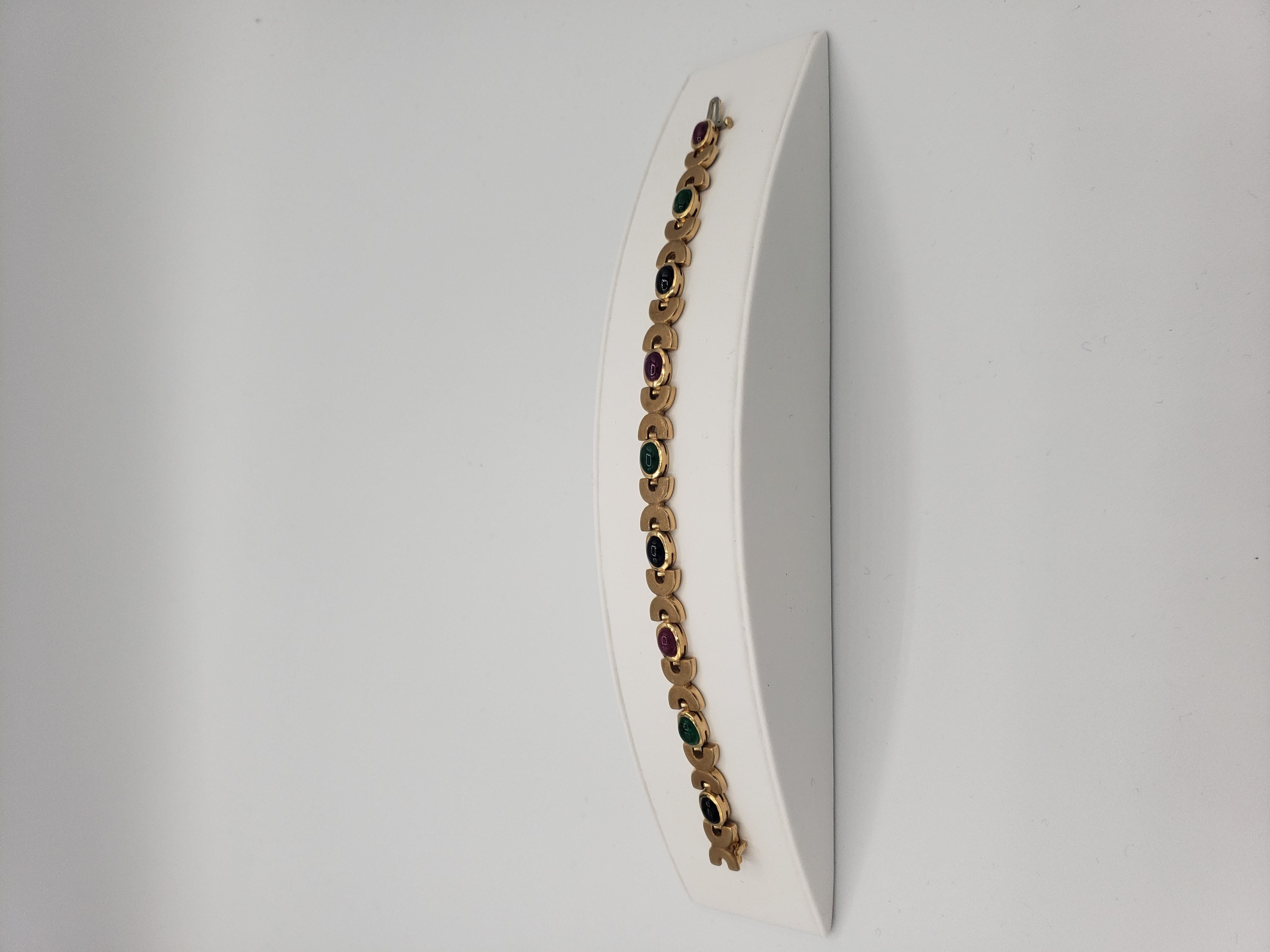 NOUVEAU Bracelet en or jaune 14 carats avec rubis précieux naturels, saphirs et émeraudes en vente 2