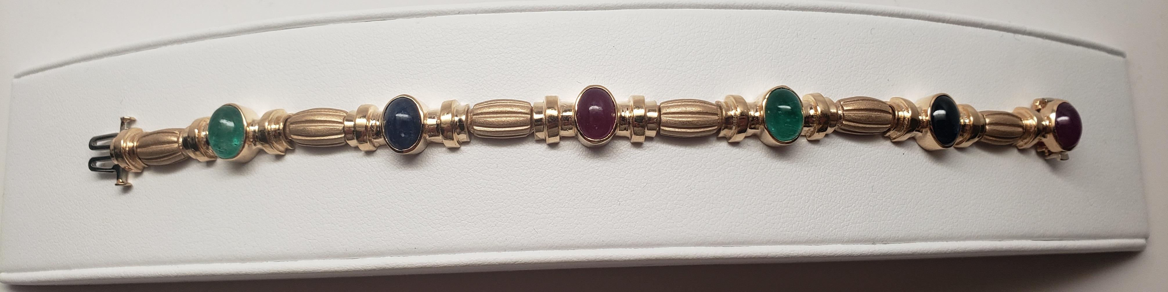 NOUVEAU Bracelet en or jaune massif 14 carats avec rubis naturel, saphir et émeraude en vente 5