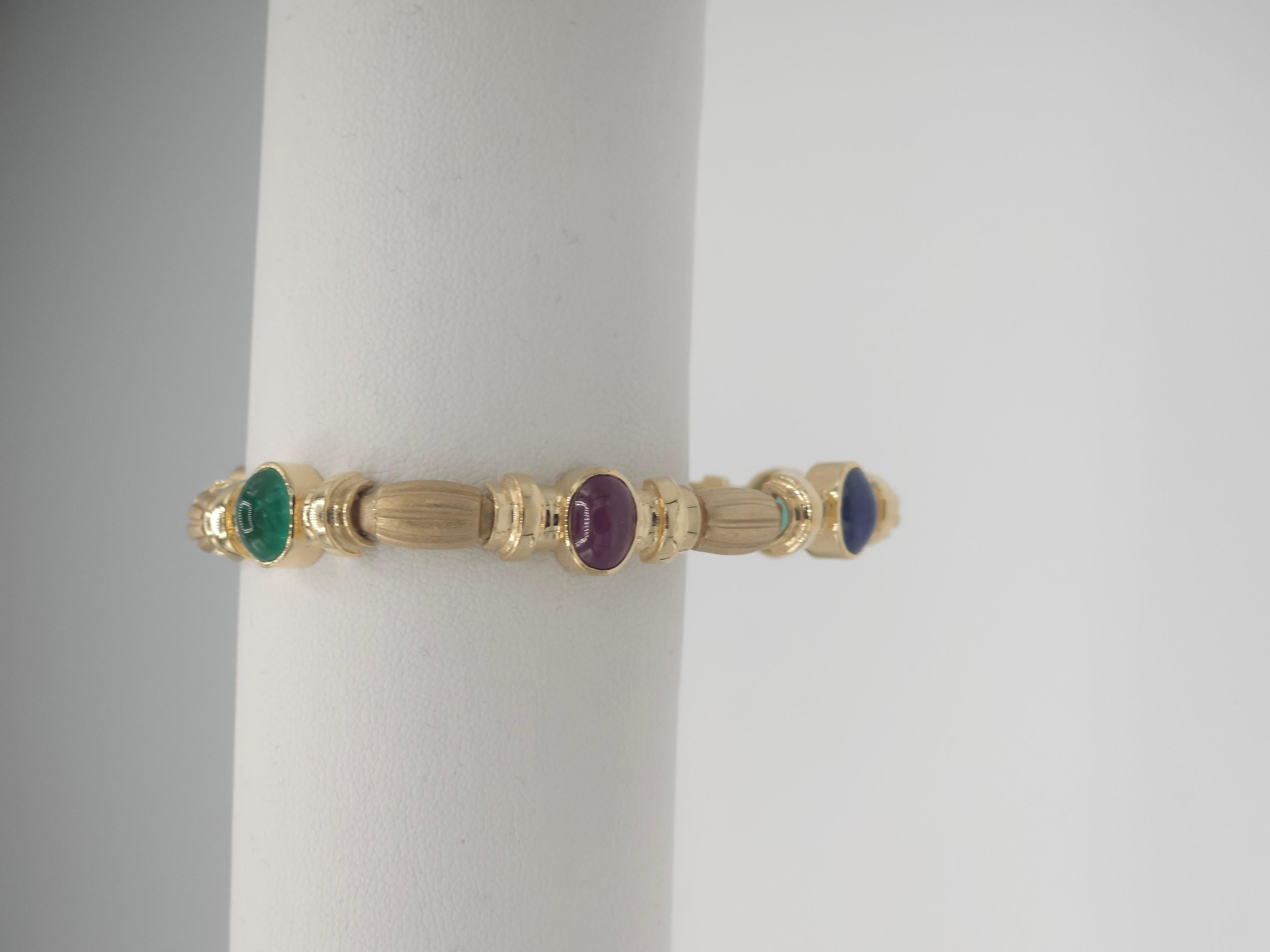 NOUVEAU Bracelet en or jaune massif 14 carats avec rubis naturel, saphir et émeraude en vente 10