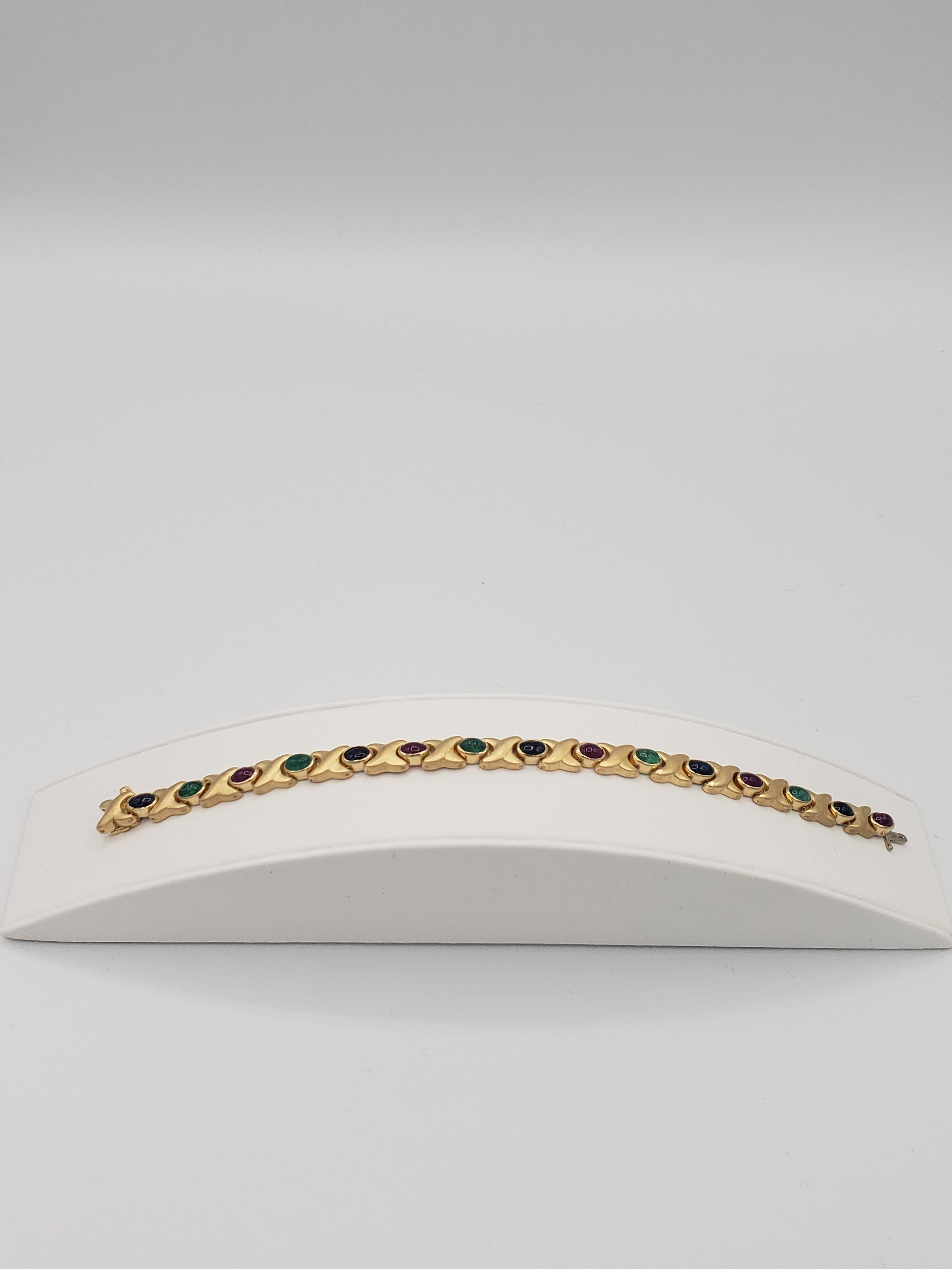 NOUVEAU Bracelet en or jaune massif 14 carats avec rubis naturel, saphir et émeraude en vente 2