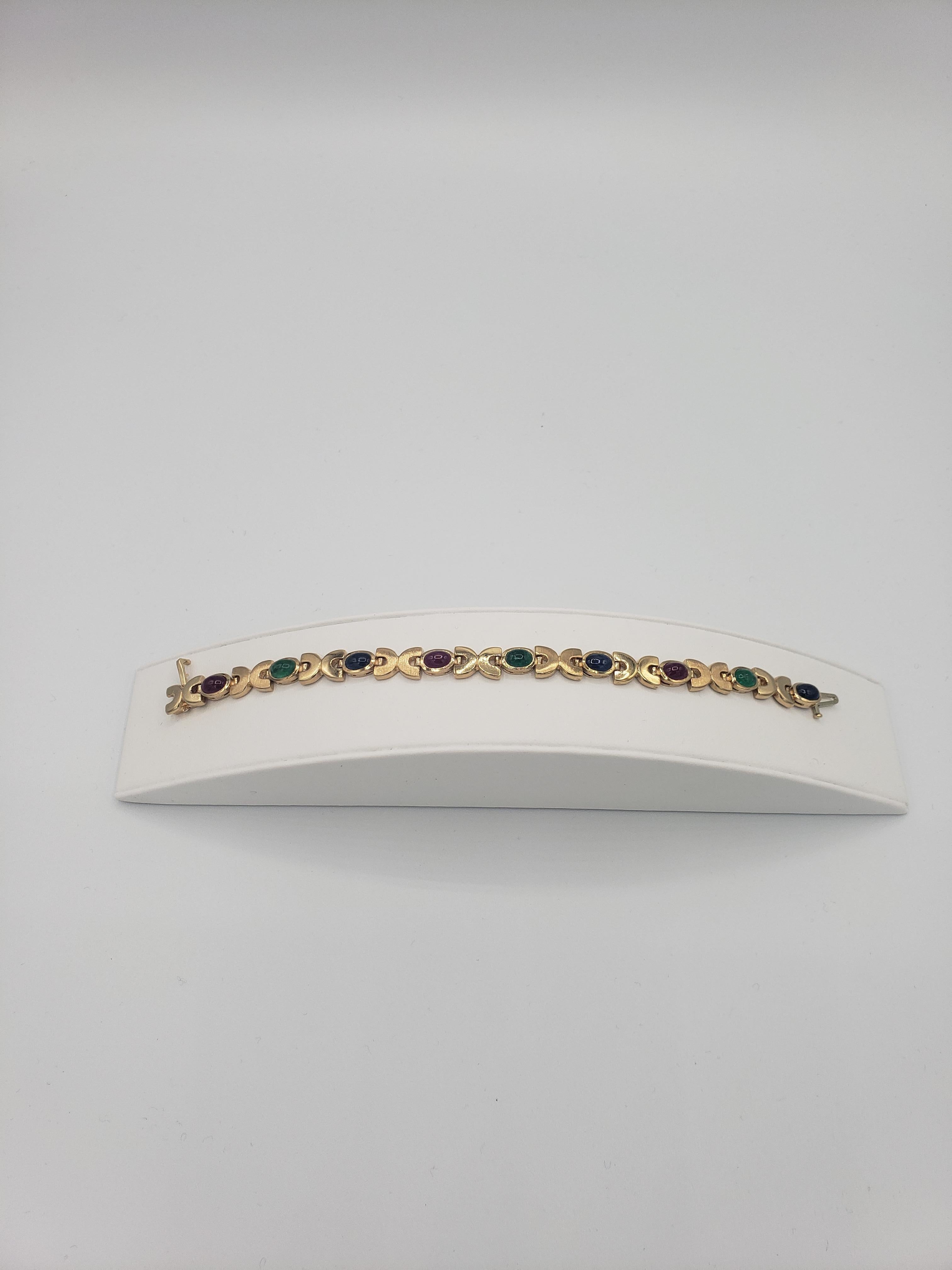 Bracelet en or jaune 14k avec cabochon de rubis, saphir et émeraude Nouveau en vente 7