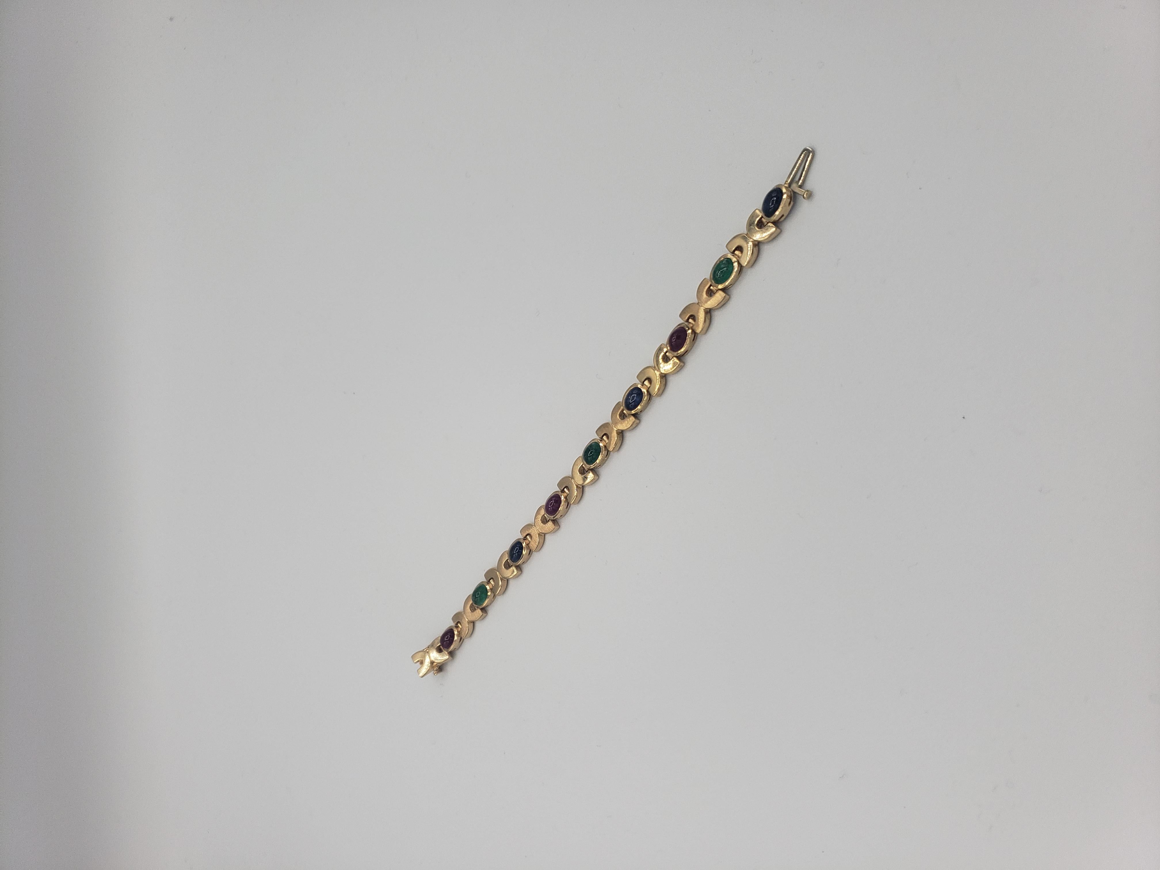 Bracelet en or jaune 14k avec cabochon de rubis, saphir et émeraude Nouveau en vente 10