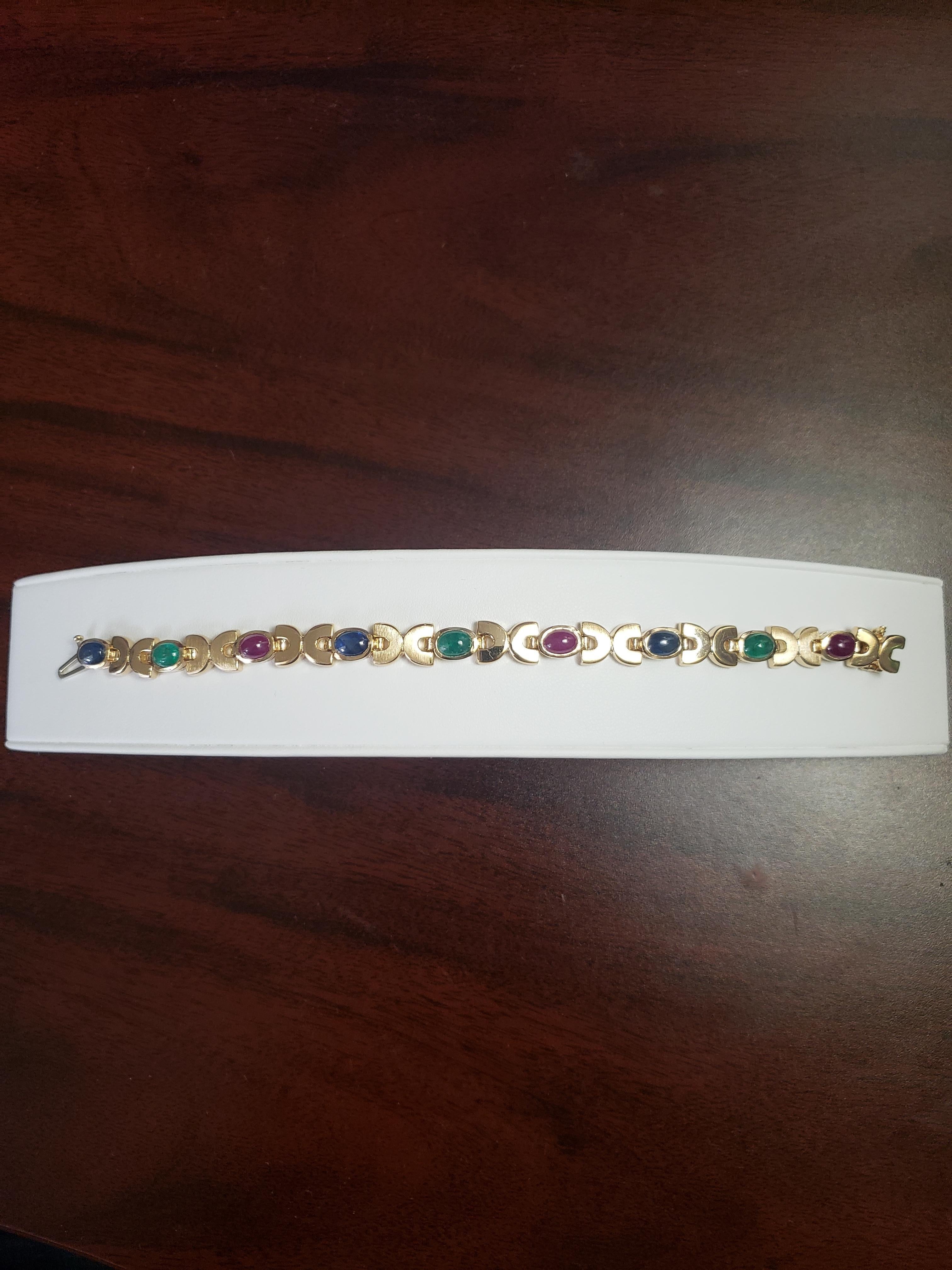 Bracelet en or jaune 14k avec cabochon de rubis, saphir et émeraude Nouveau en vente 1