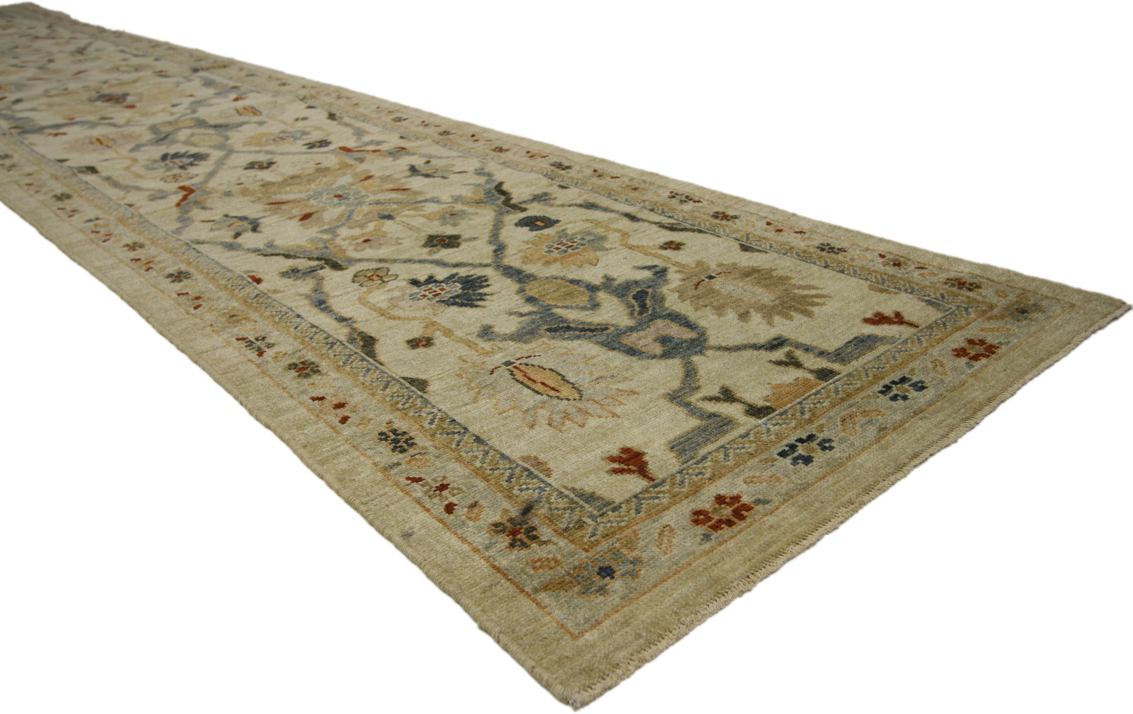 Contemporary Persian Sultanabad Rug Carpet Runner In New Condition For Sale In Dallas, TX