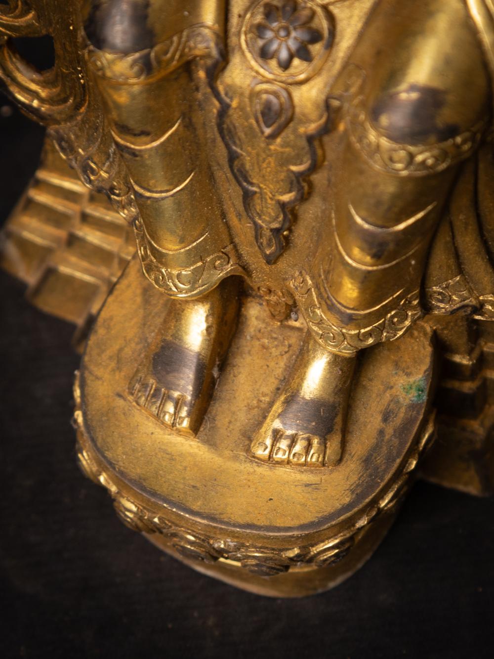 statue de Bouddha Maitreya en bronze du Népal, Dharmachakra Mudra en vente 13