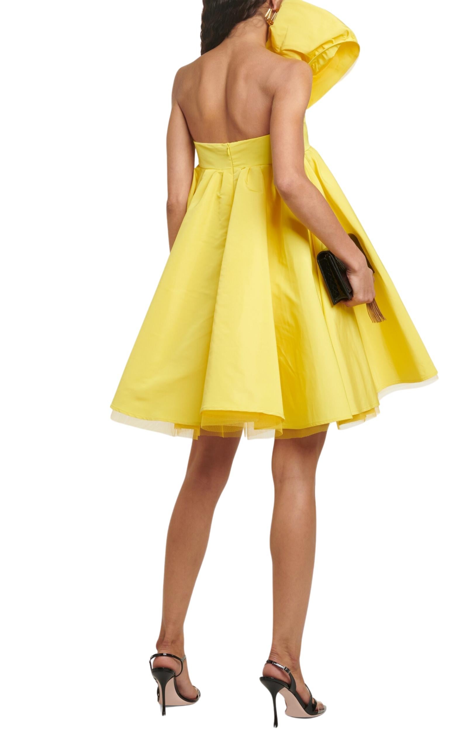 New Nina Ricci Asymmetric Flared One-Shoulder Mini Yellow Dress FR 40 In New Condition For Sale In Brossard, QC