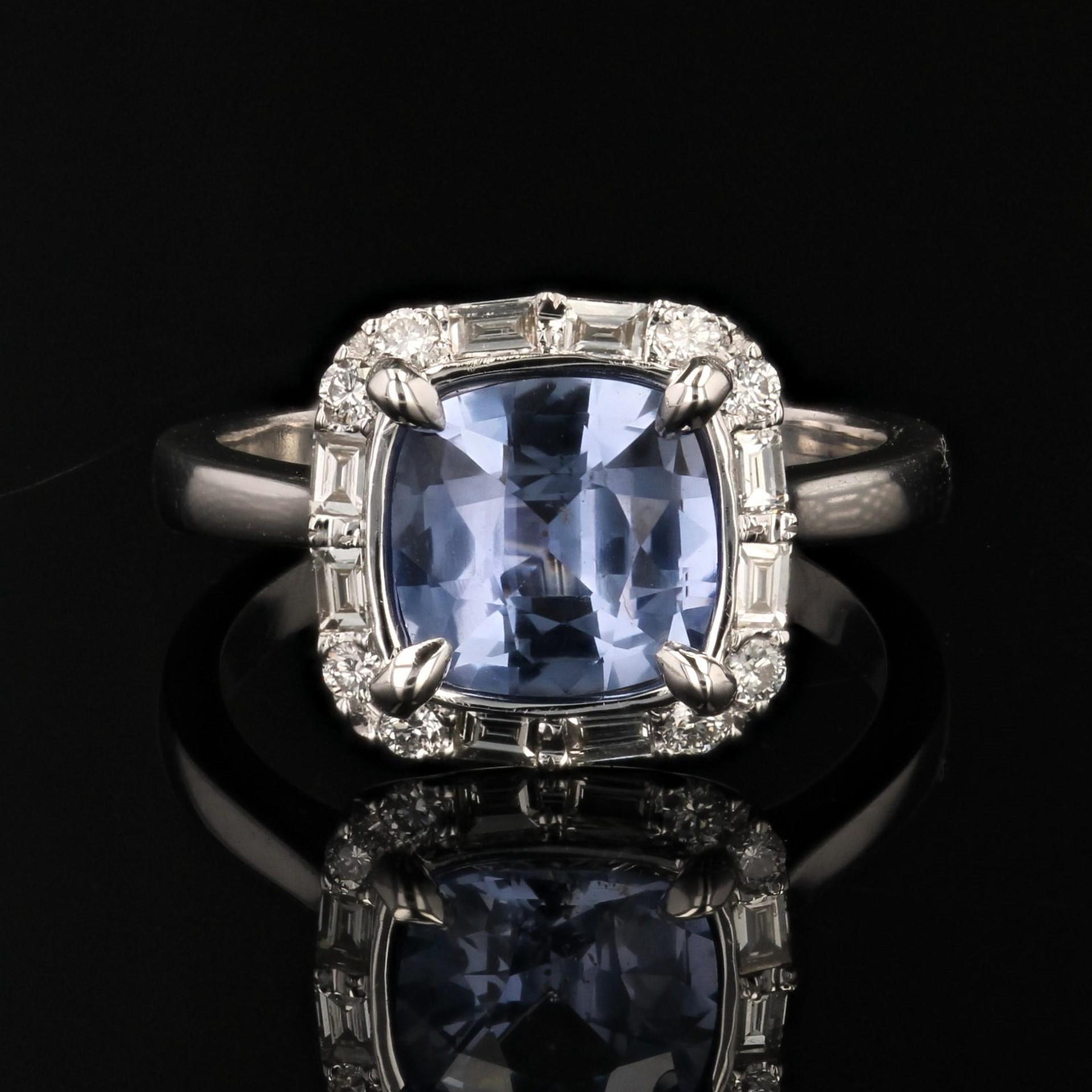 New No Heated Cushion-cut Ceylon Sapphire Diamonds 18 K White Gold Cluster Ring In New Condition For Sale In Poitiers, FR