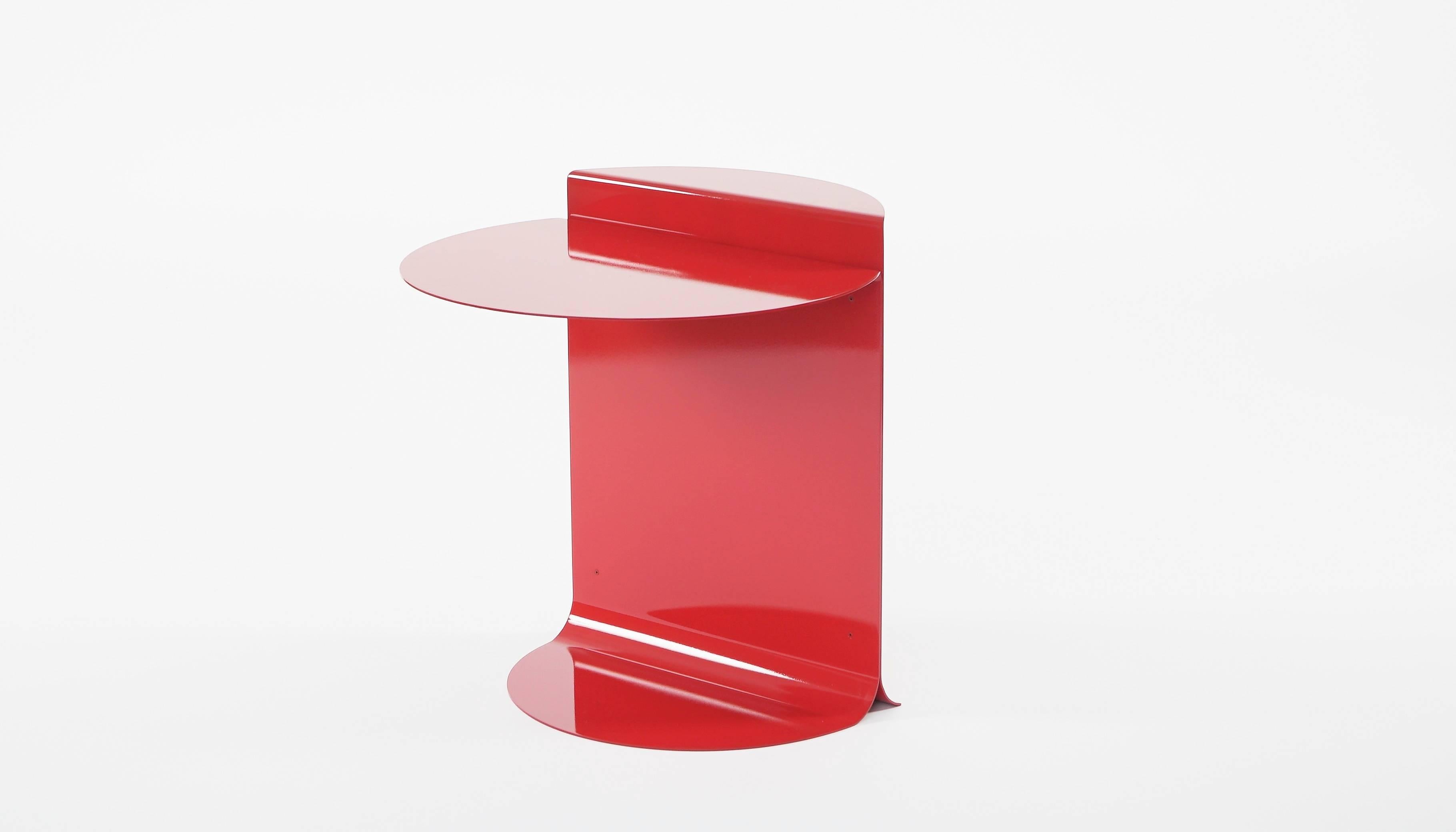 O Table in Stainless Steel (Red) by Estudio Persona (amerikanisch)