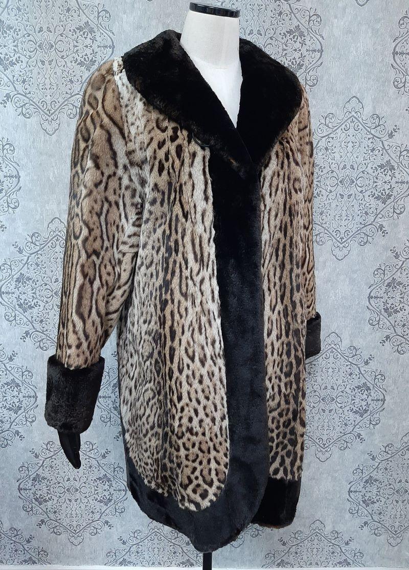 PRODUCT DESCRIPTION:

Brand new luxurious Ocelot fur coat 

Condition: Brand New

Closure: Buttons

Color: Multicolor

Material: Ocelot

Garment type: Coat

Sleeves: Folded

Pockets: No pockets

Collar: Portrait

Lining: Shirred Silk satin

Made in