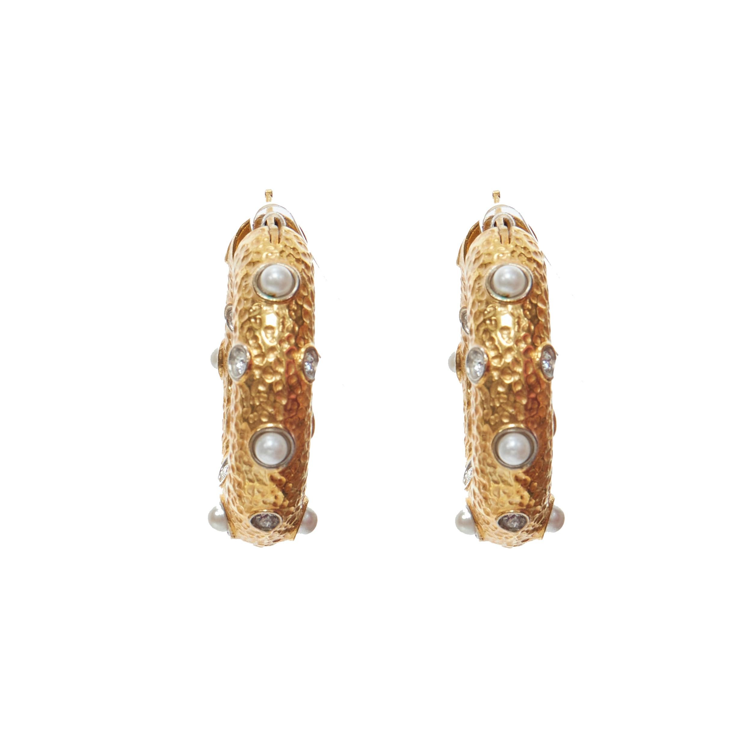 new OLD CELINE Phoebe Philo gold Byzantine crystal pearl hoop medium earrings 
Reference: LNKO/A01917 
Brand: Celine 
Designer: Phoebe Philo 
Material: Metal 
Color: Gold 
Pattern: Solid 
Closure: Pin
Extra Detail: Textured gold-tone metal hoop with