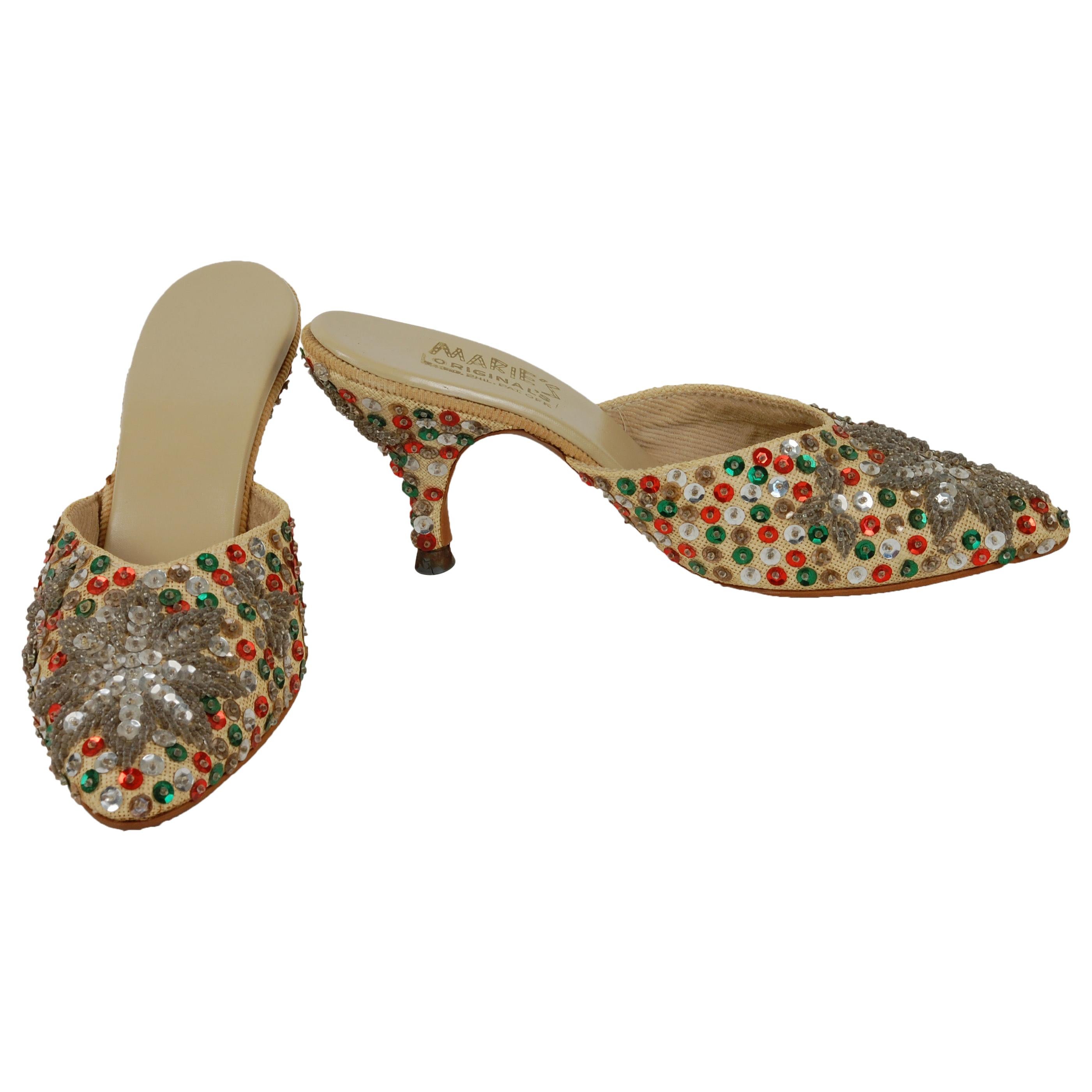 New-Old Silver Snowflake Kitten Mules with Red and Green Sequins – US 5.5, 1940s For Sale