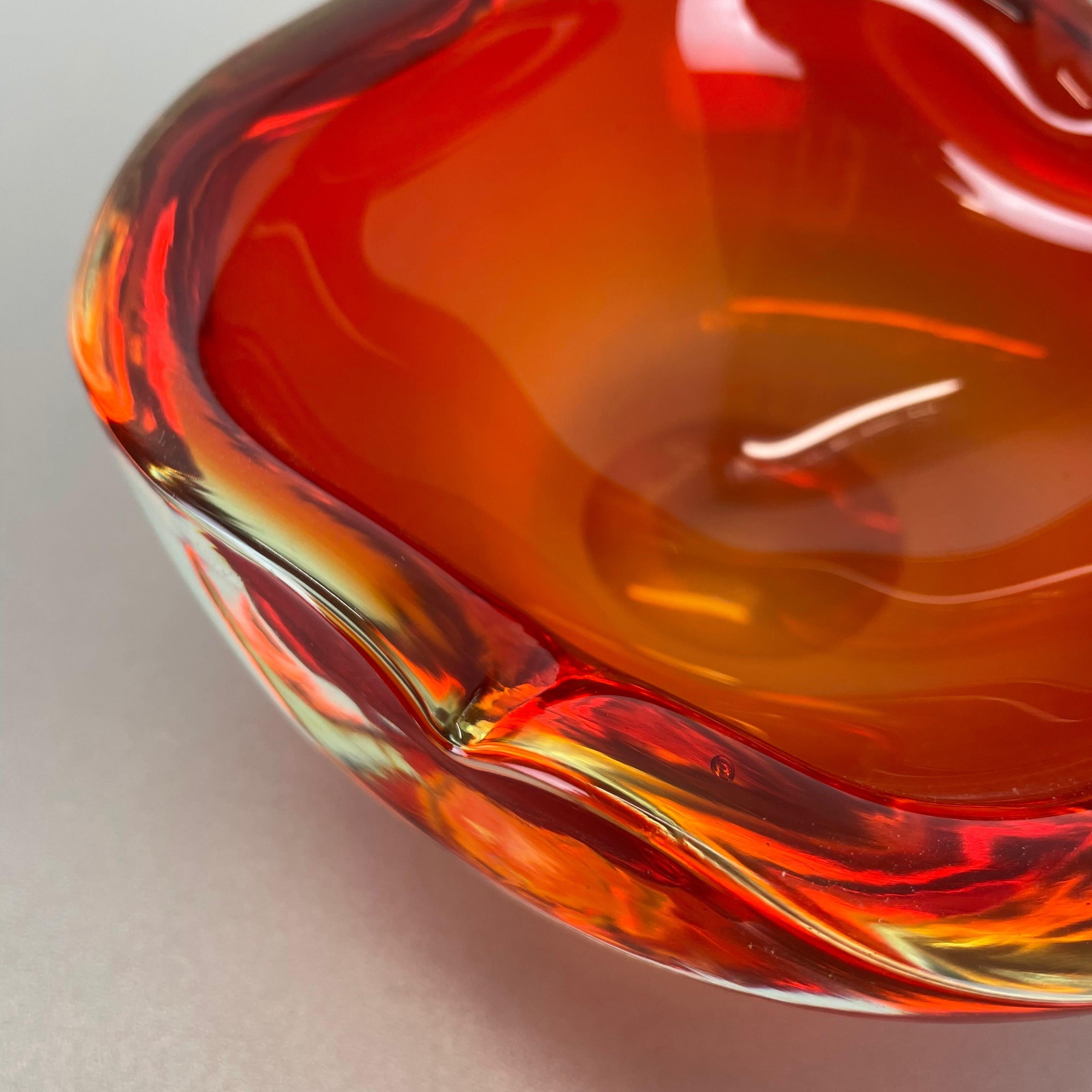 New Old Stock 1.3kg Red Murano Sommerso Glass Shell Bowl by Cenedese Vetri 1960s 4