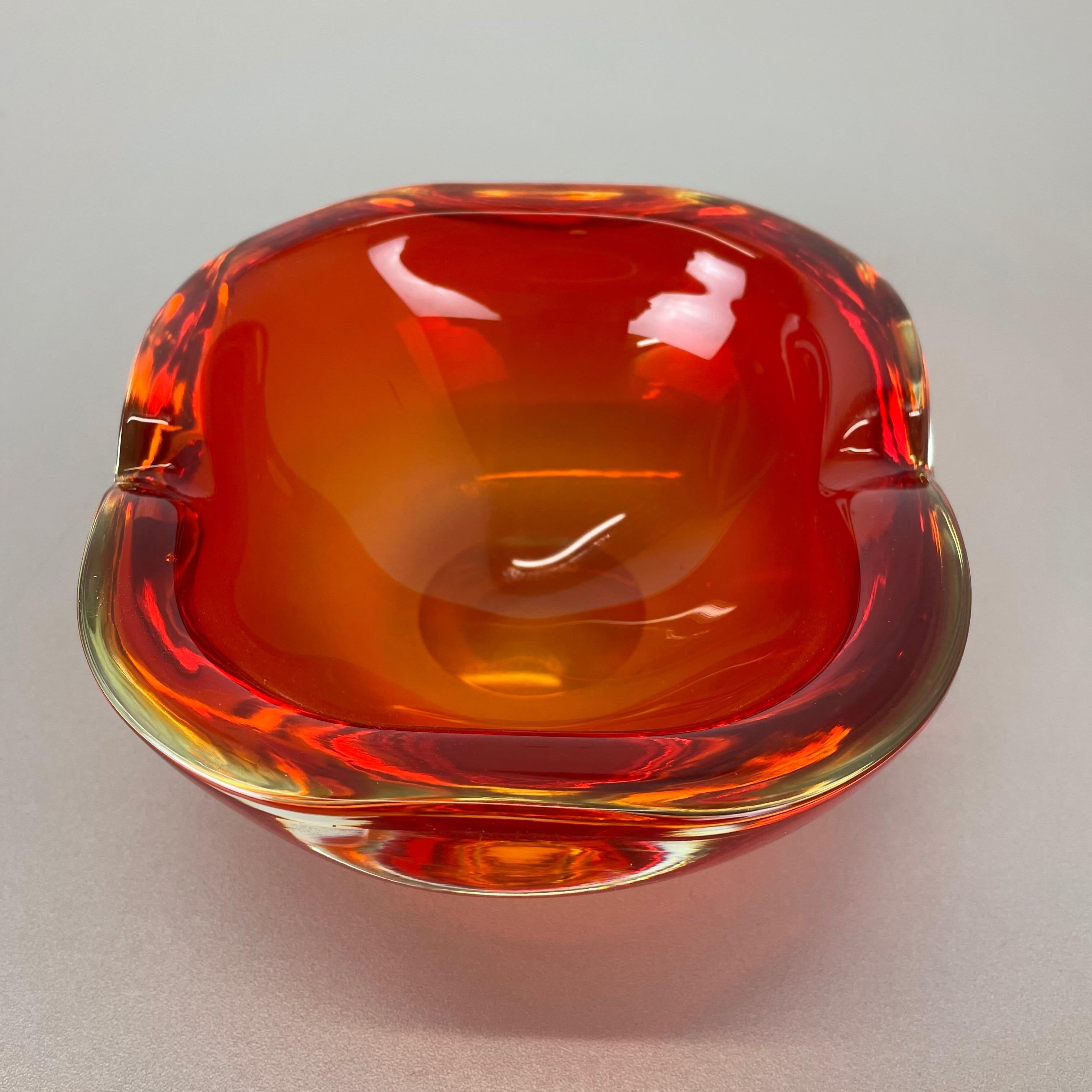 New Old Stock 1.3kg Red Murano Sommerso Glass Shell Bowl by Cenedese Vetri 1960s 5