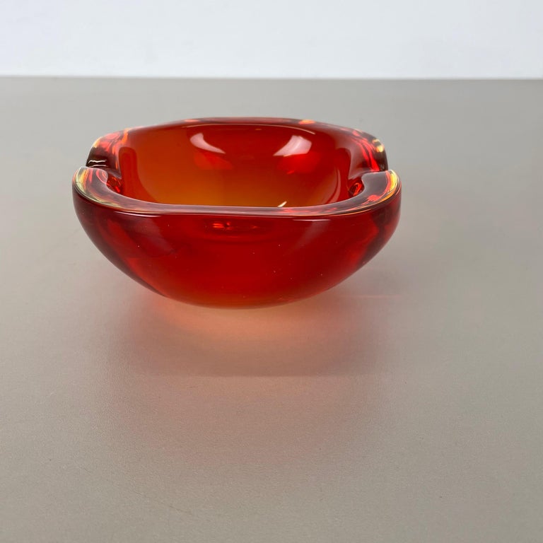 New Old Stock 1.3kg Red Murano Sommerso Glass Shell Bowl by Cenedese Vetri 1960s For Sale 6