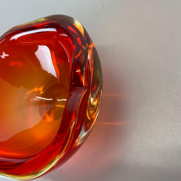 New Old Stock 1.3kg Red Murano Sommerso Glass Shell Bowl by Cenedese Vetri 1960s For Sale 7