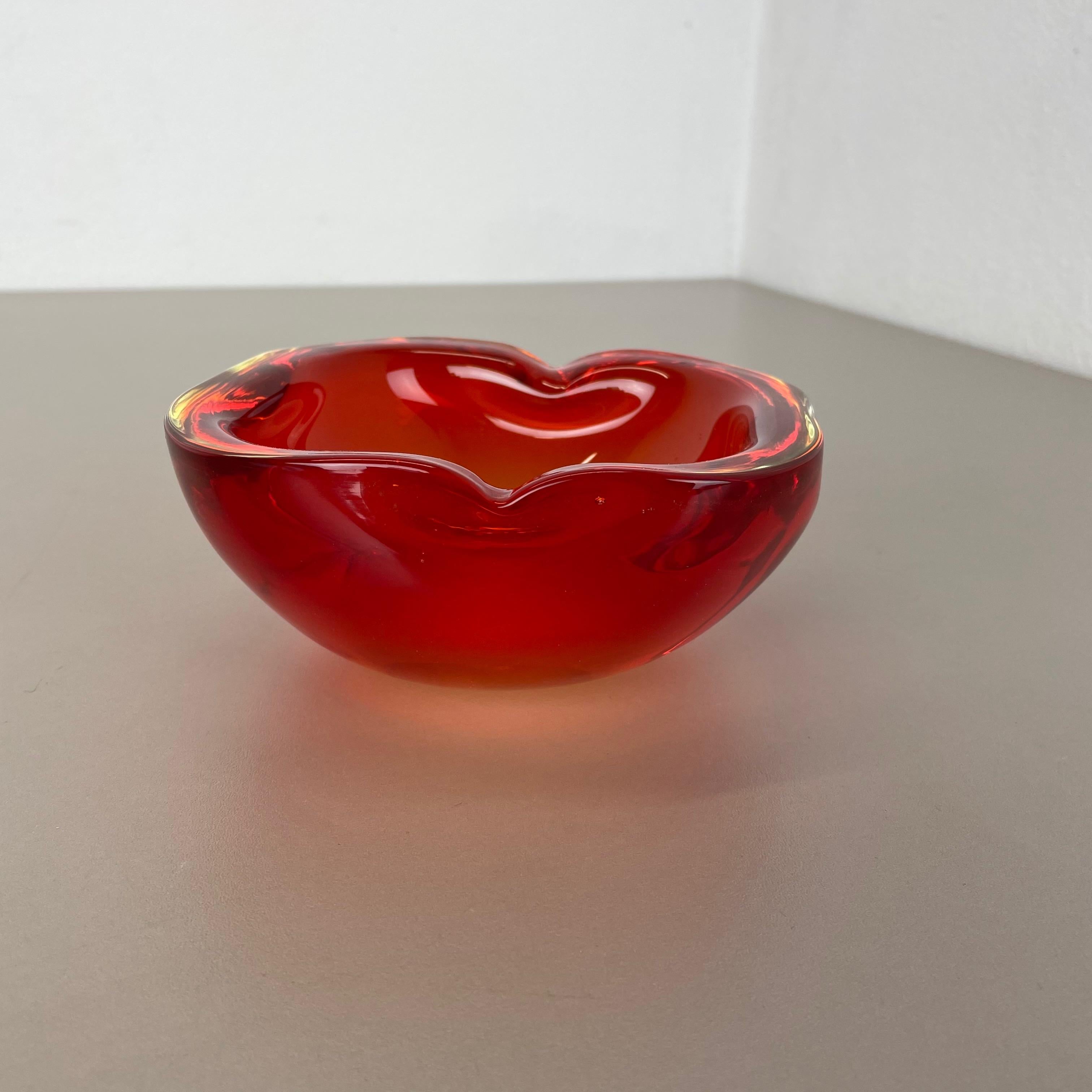 Italian New Old Stock 1.3kg Red Murano Sommerso Glass Shell Bowl by Cenedese Vetri 1960s