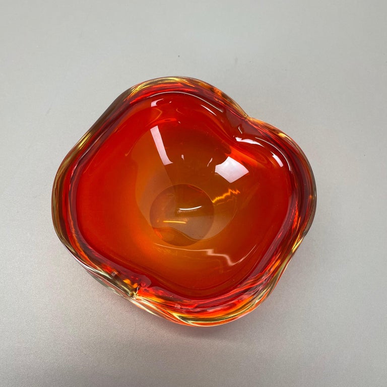 Murano Glass New Old Stock 1.3kg Red Murano Sommerso Glass Shell Bowl by Cenedese Vetri 1960s For Sale
