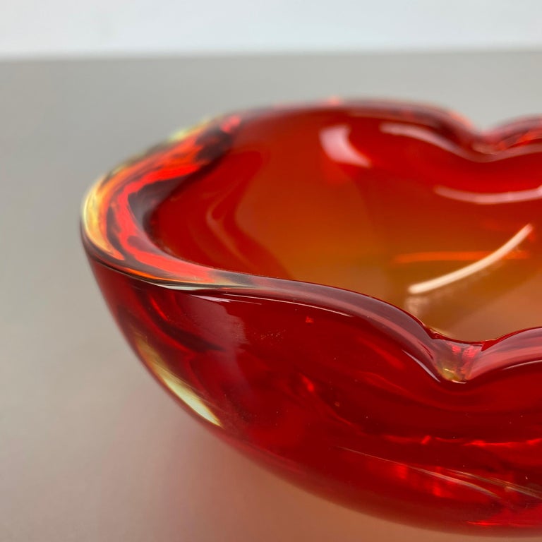 New Old Stock 1.3kg Red Murano Sommerso Glass Shell Bowl by Cenedese Vetri 1960s For Sale 2