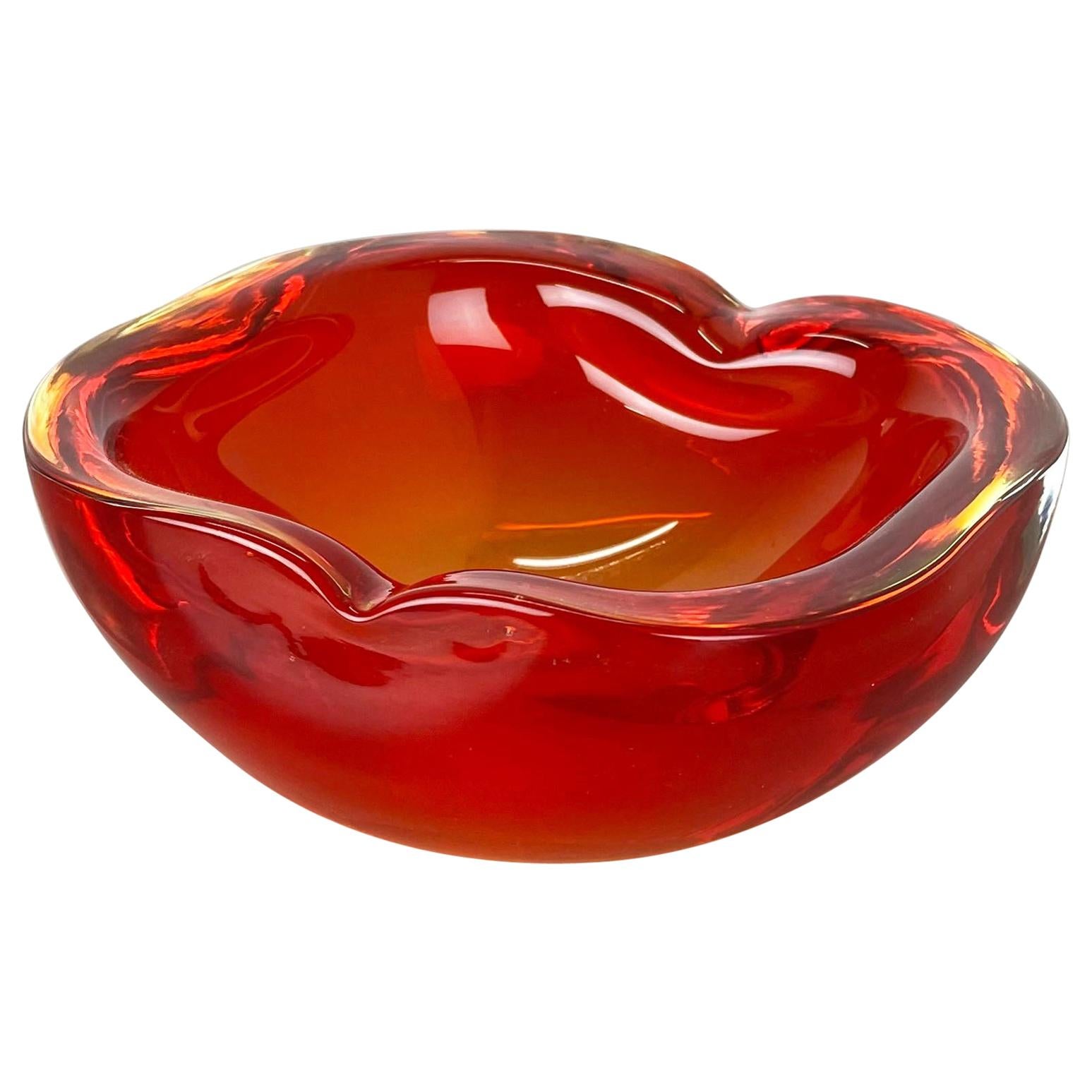 New Old Stock 1.3kg Red Murano Sommerso Glass Shell Bowl by Cenedese Vetri 1960s