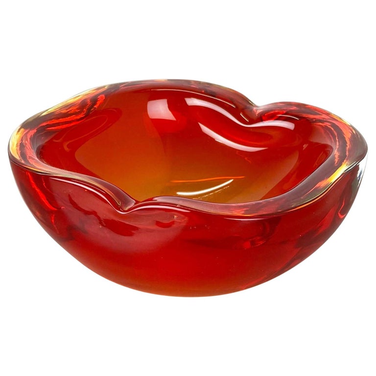 New Old Stock 1.3kg Red Murano Sommerso Glass Shell Bowl by Cenedese Vetri 1960s For Sale
