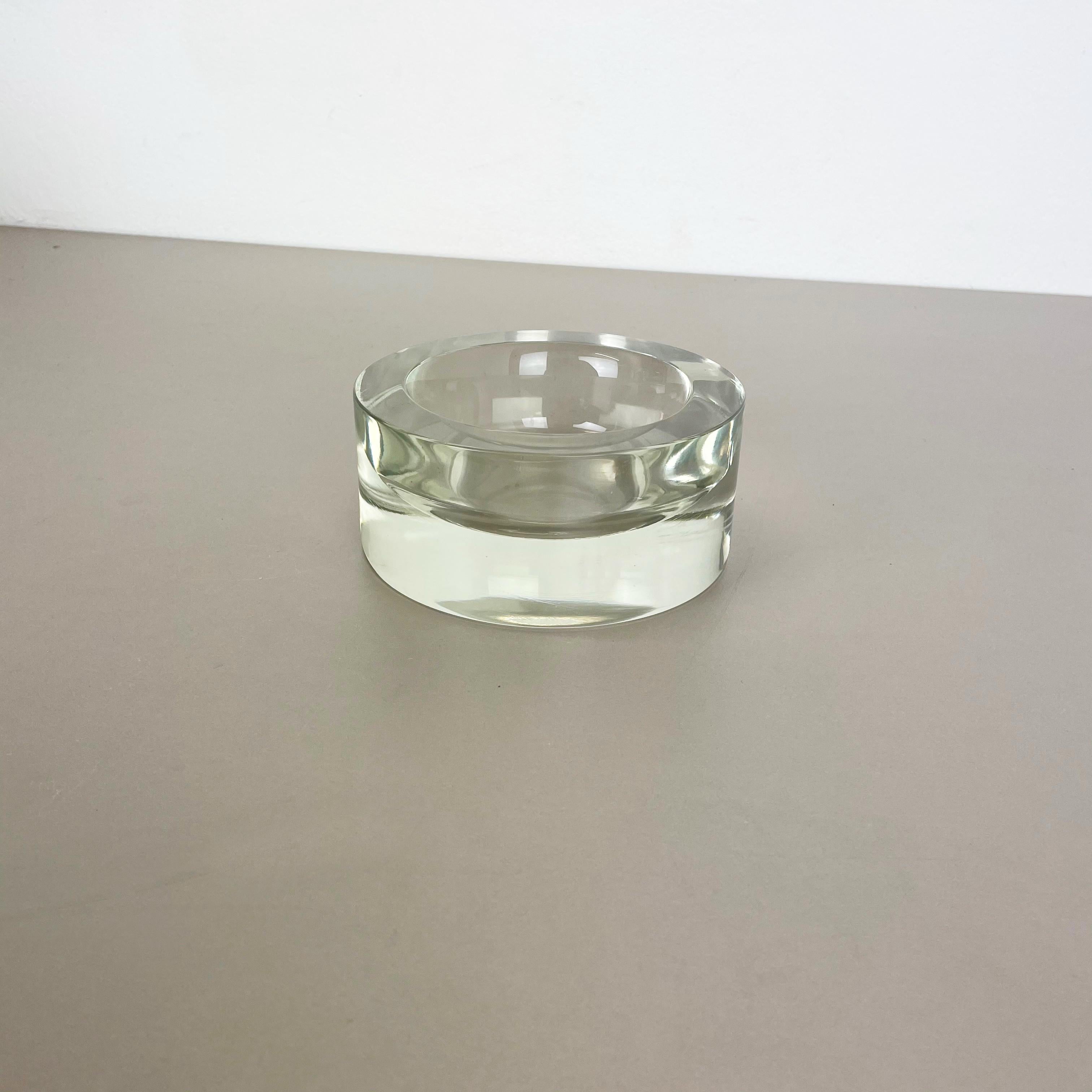 Article:

Murano glass shell element


Producer:

SEGUSO Vetri d'Arte, Italy

Origin:

Murano, Italy


Decade:

1970s


New Old Stock.


This original glass shell was produced in the 1970s in Murano, Italy by SEGUSO Vetri