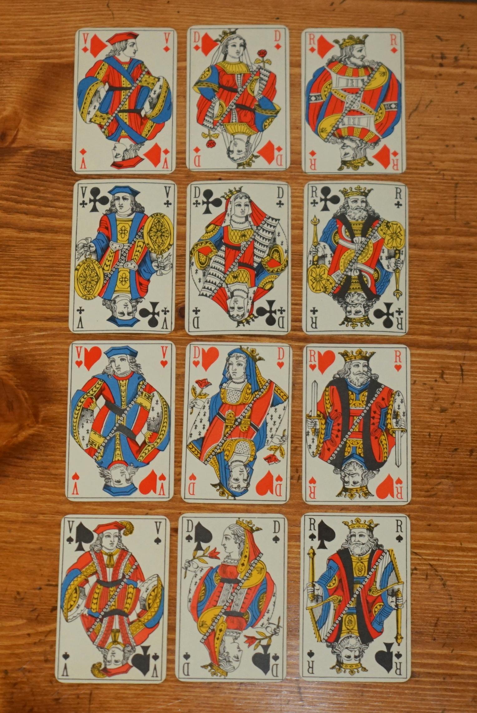 NEW OLD STOCK BOXED ANTiQUE FRENCH LE BANQUIER BACCARAT MIXED CARD DISPENSER For Sale 7