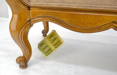 Neuwertige, originalverpackte, geschnitzte französische Fensterbank mit Armlehnen aus den 1970er Jahren – in neuwertigem Zustand!