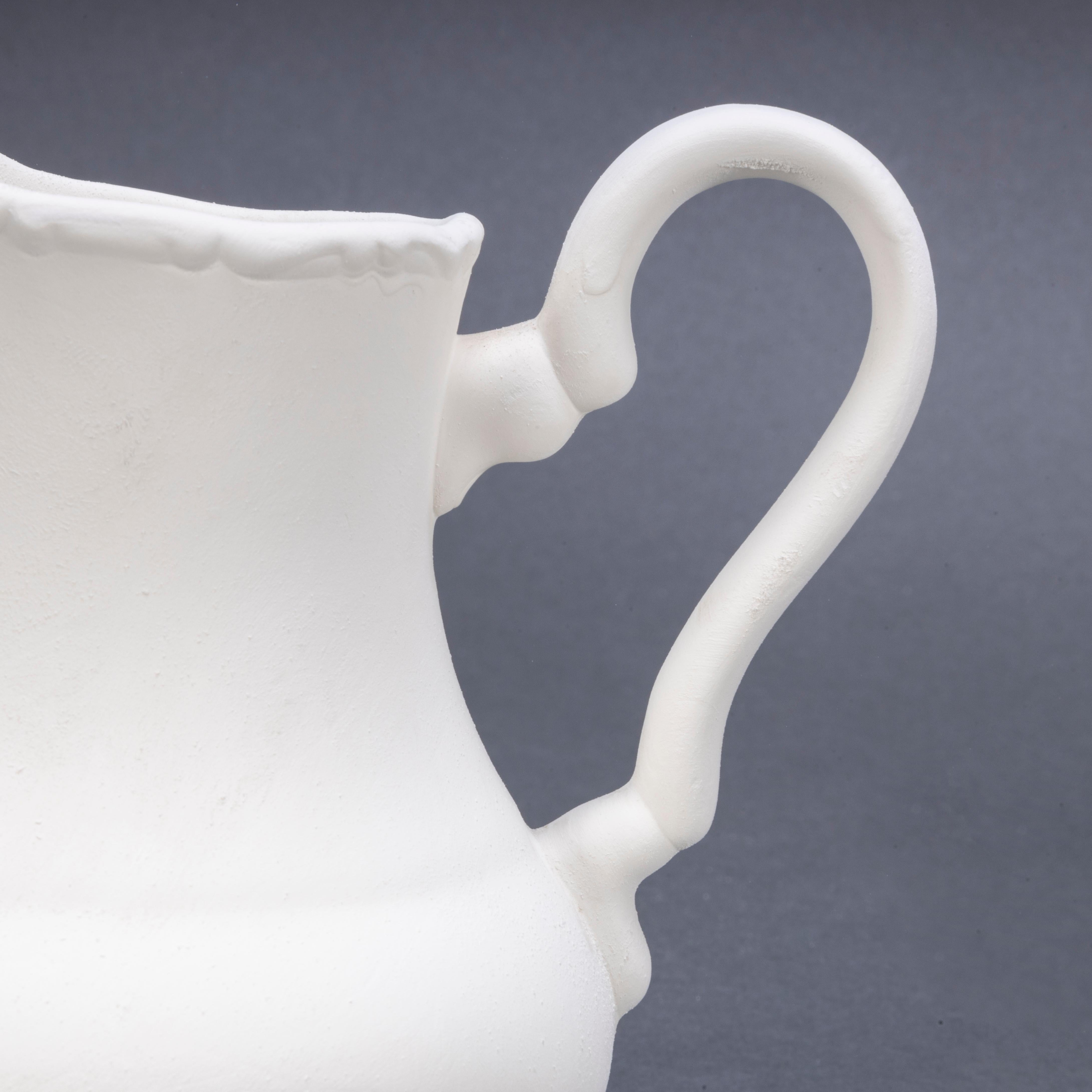New Old Stock Czech Raw Ceramic - Petite cruche blanche. 

Ils datent de la fin du 20e siècle et sont en excellent état car ils n'ont jamais été utilisés. Nous avons récemment nettoyé une usine de céramique en République tchèque, qui avait fermé ses