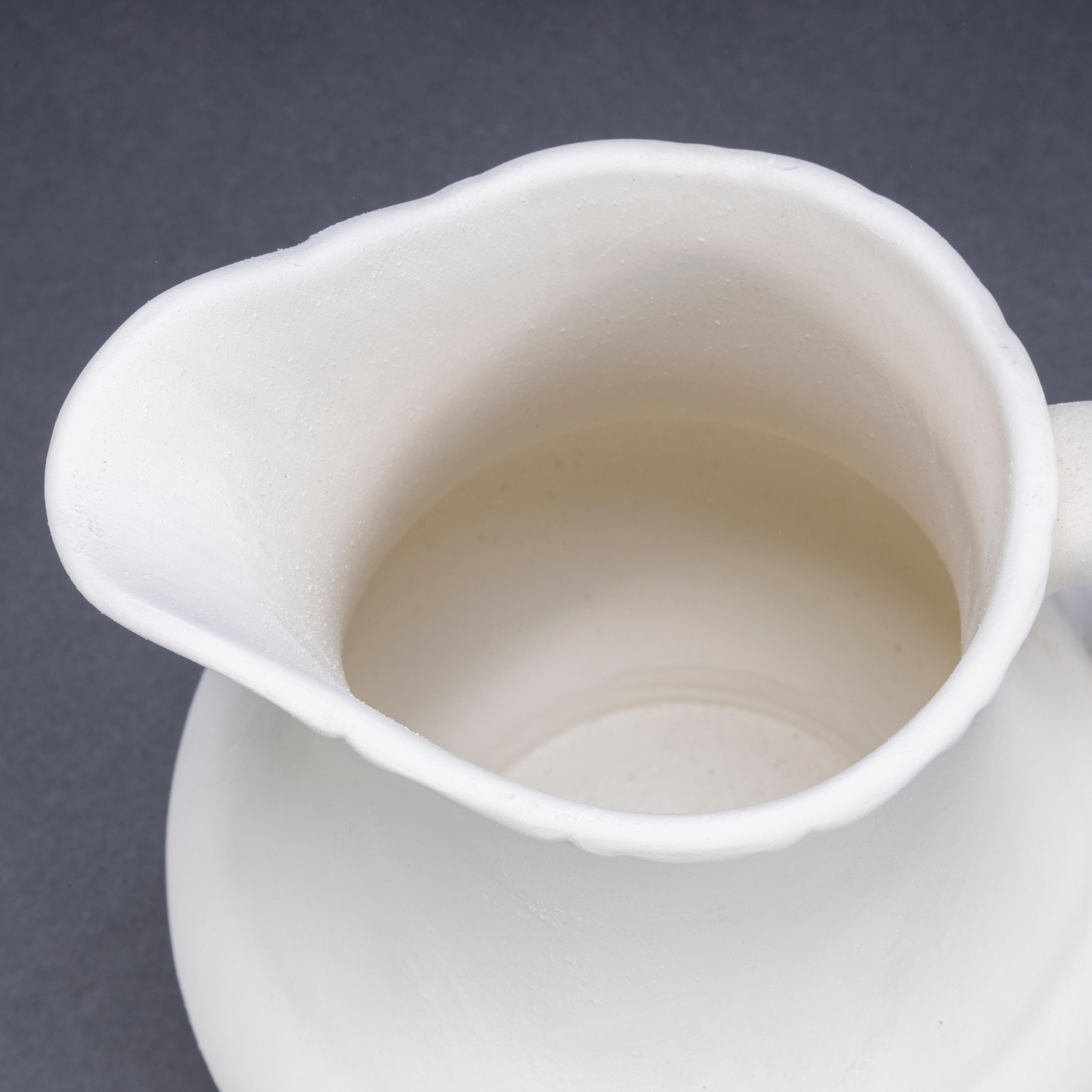Tchèque Nouveau stock tchèque en céramique brute - Petite cruche blanche en vente