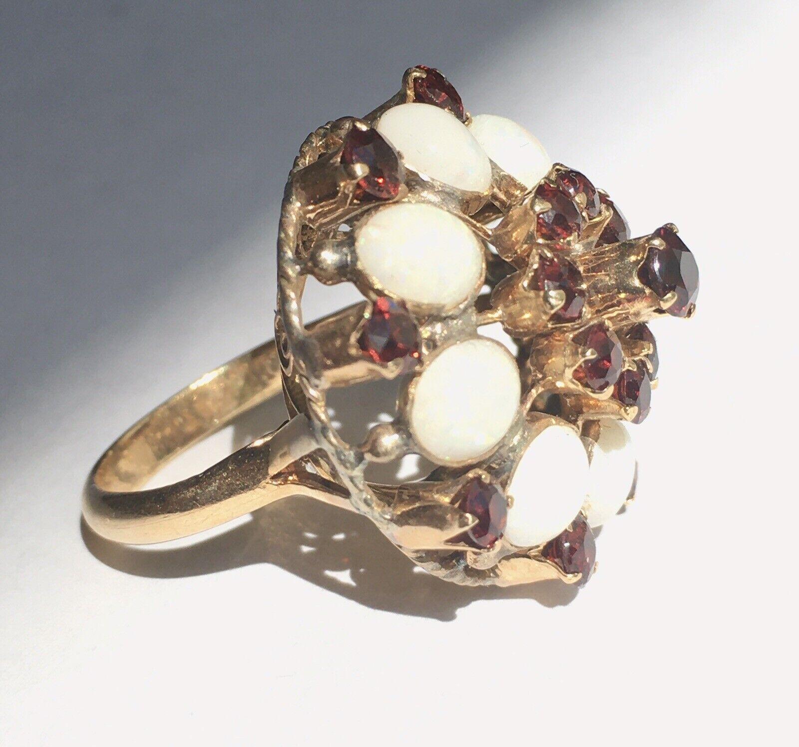 Bague en or jaune 14 carats Bombe Opale & Grenat Circa 1960s

Poinçons : 