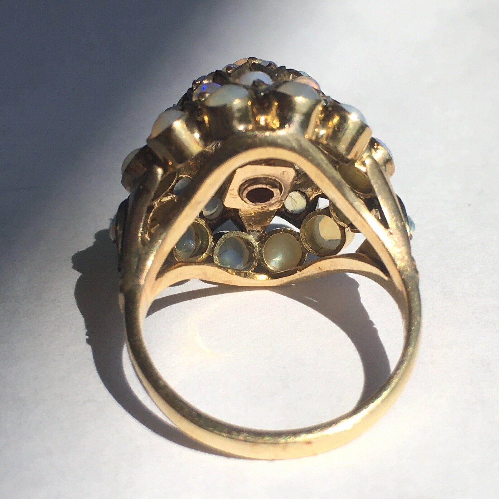 Neu Old Stock Damen 14 Karat Gelbgold Prinzessin Opal Ring Circa 1960er Jahre (Cabochon) im Angebot