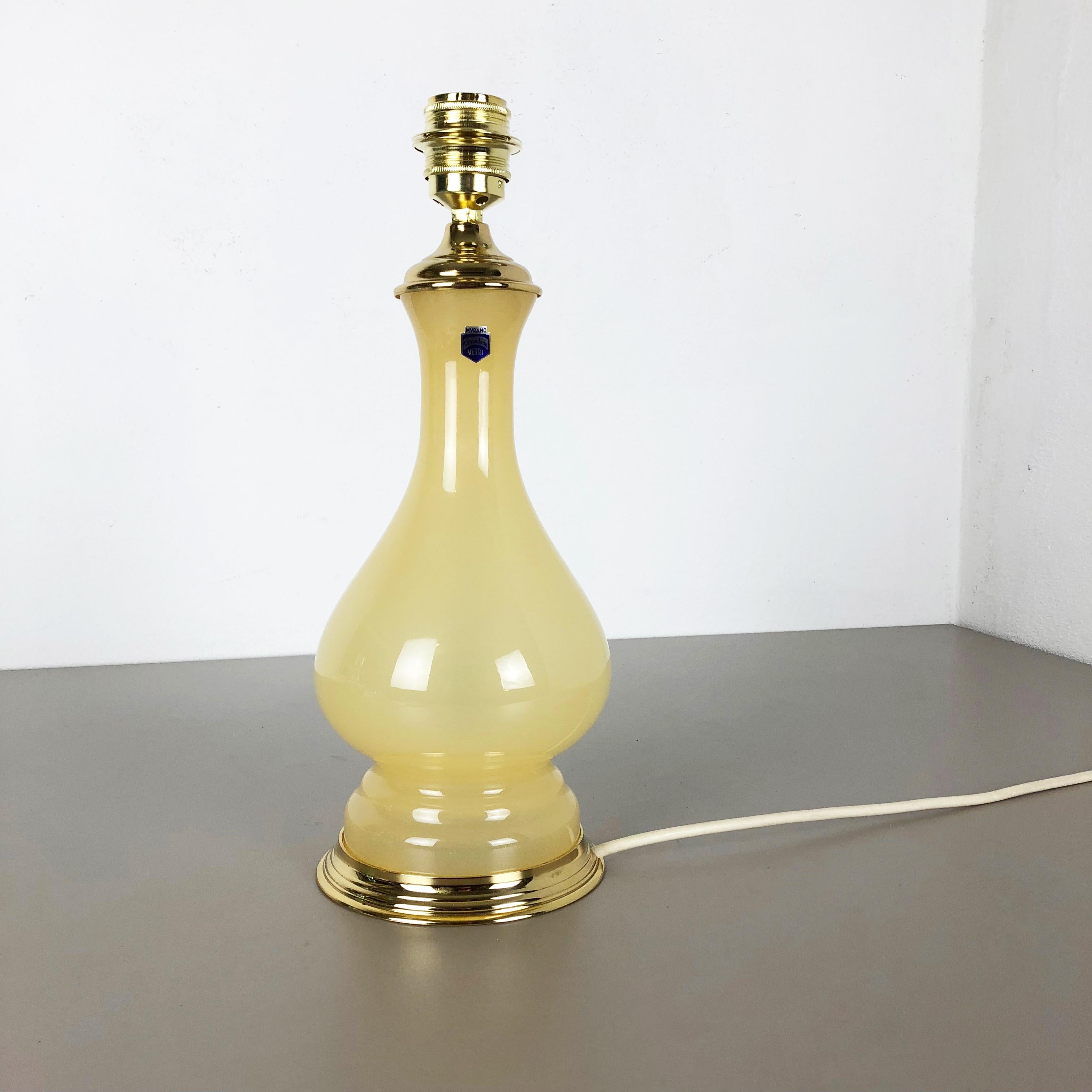 New Old Stock, Large Opaline Murano Glass Table Desk Light Cenedese Vetri, 1960s In Excellent Condition For Sale In Kirchlengern, DE
