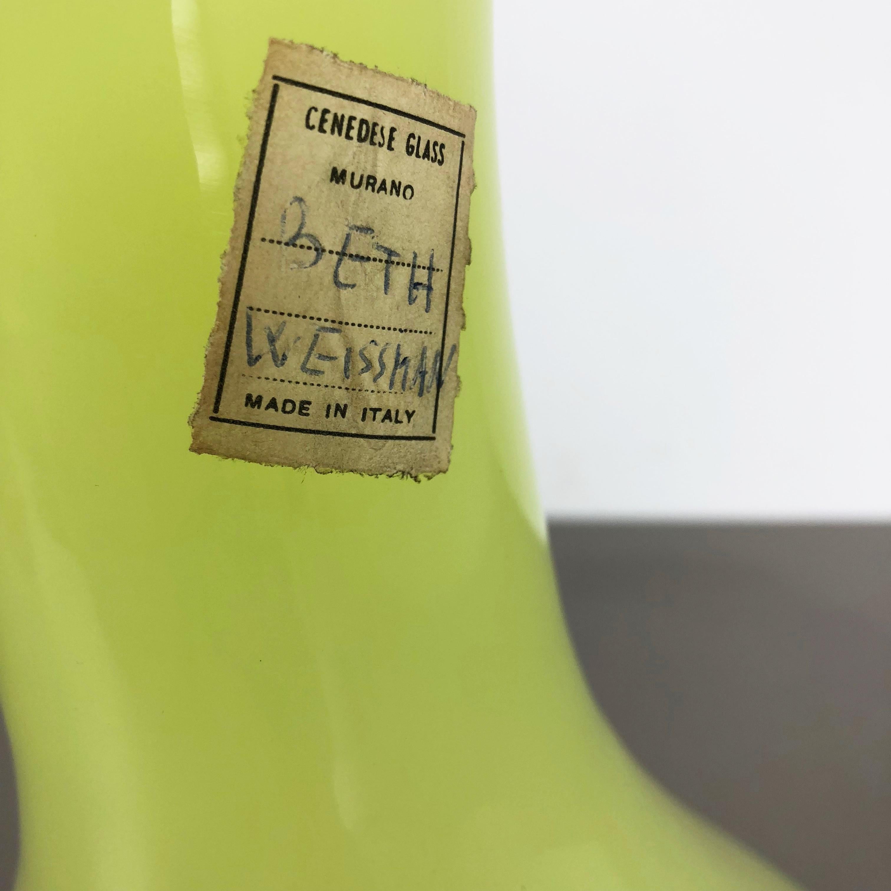 XX secolo Nuovo stock, Grande lampada da tavolo in vetro di Murano opalino Cenedese Vetri Italia 1960s in vendita