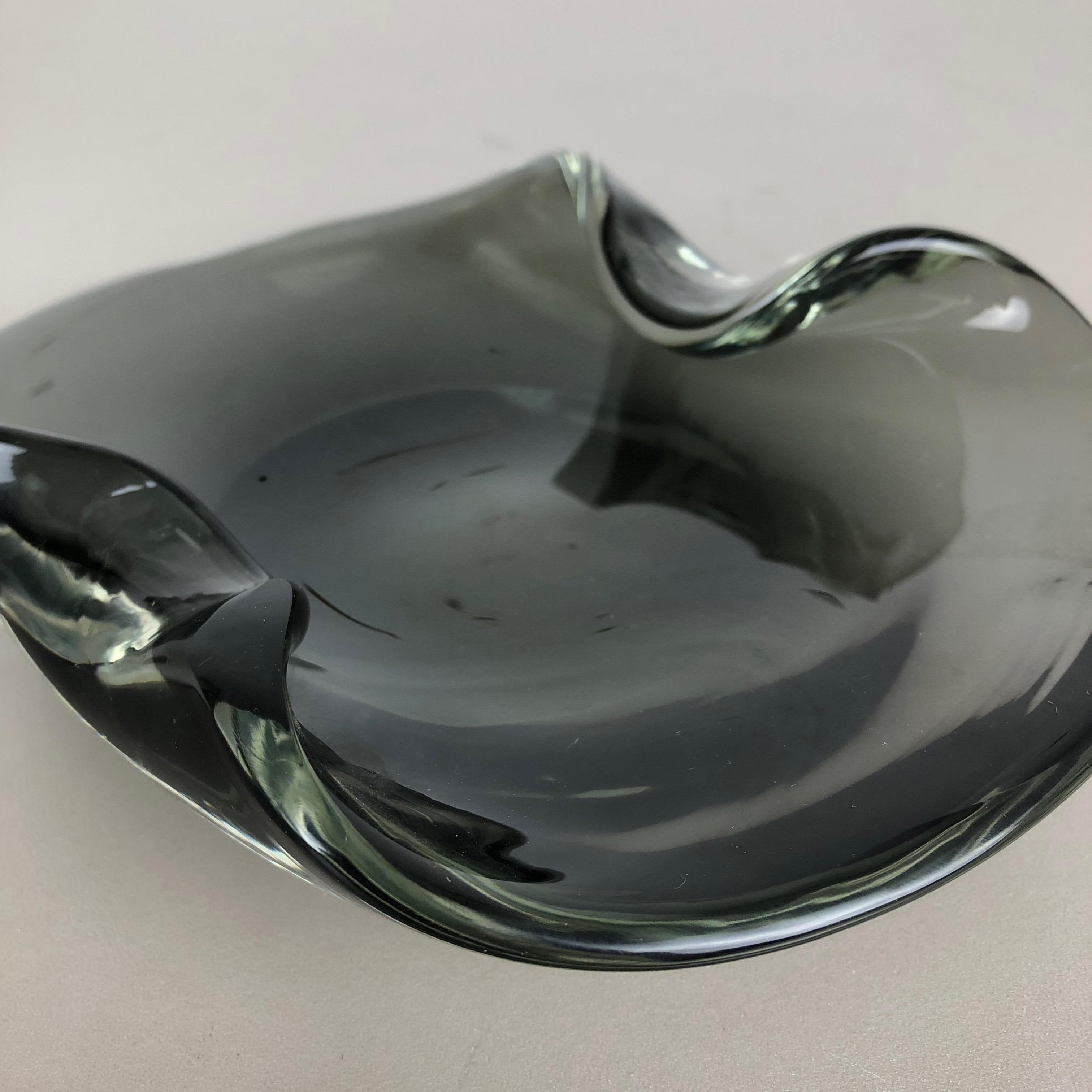 Italian New Old Stock, Murano Glass Shell Bowl Antonio da Ros, Cenedese Italy 1960s No1 For Sale