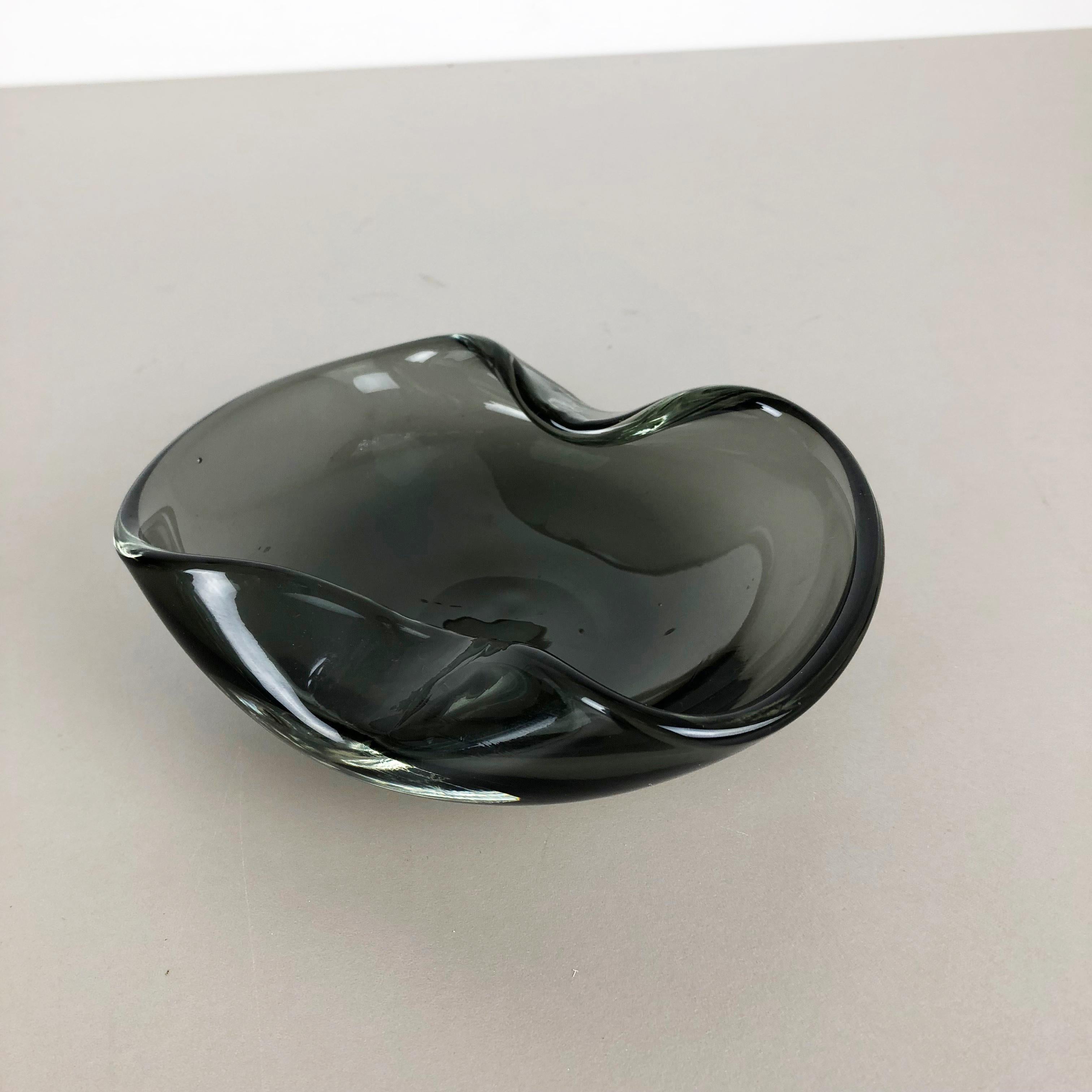 New Old Stock, Murano Glass Shell Bowl Antonio da Ros, Cenedese Italy 1960s No 2 For Sale 3