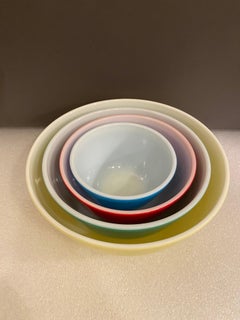 Juego de cuencos Pyrex de colores primarios, nuevo y viejo