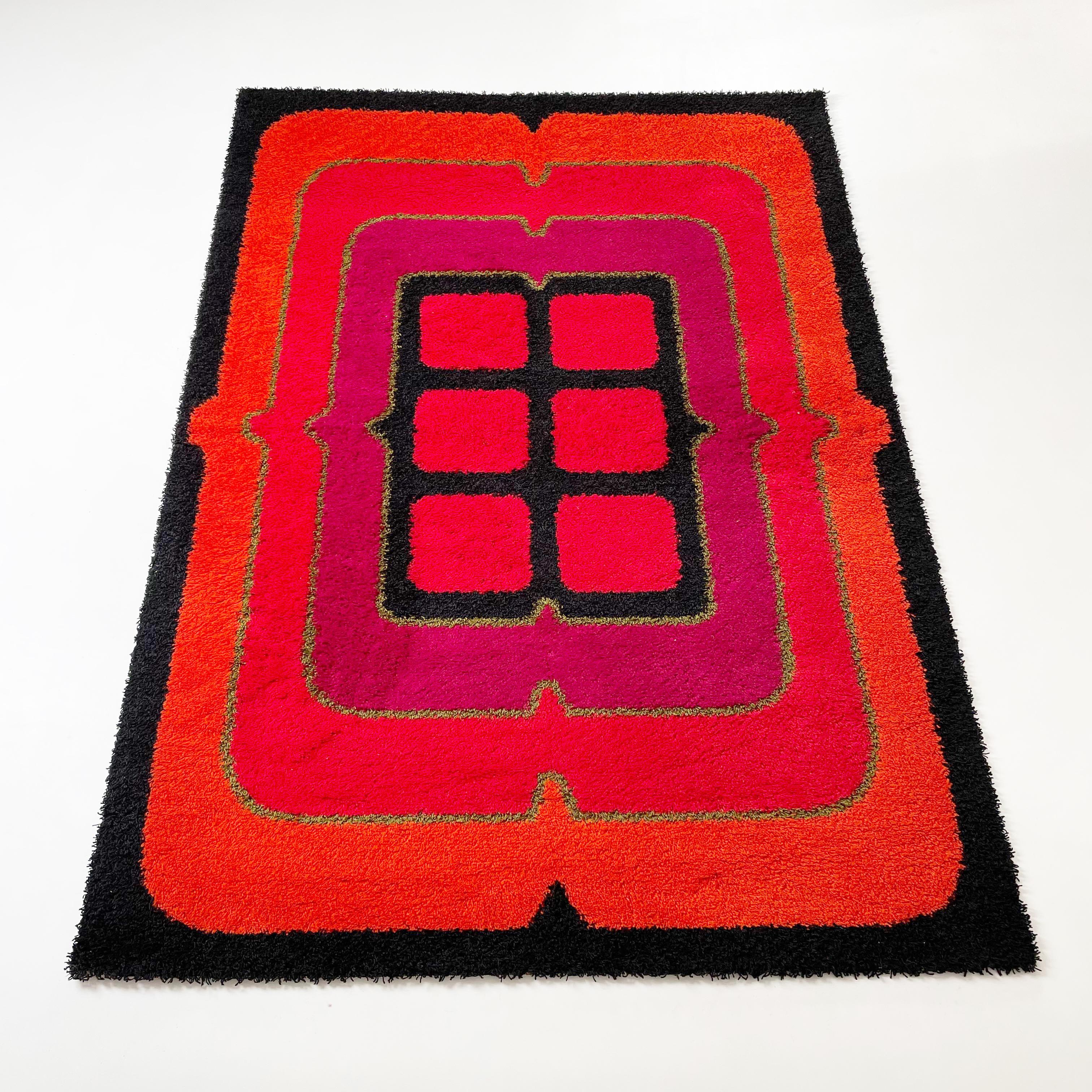 Article:

Original 1970s high Pile Rya rug Ring


Origin:

Denmark


Design:

Inspired by Verner Panton


Producer:

Hojer Eksport Wilton, Denmark




This rug is a great example of 1970s Pop Art interior. Made in high quality
