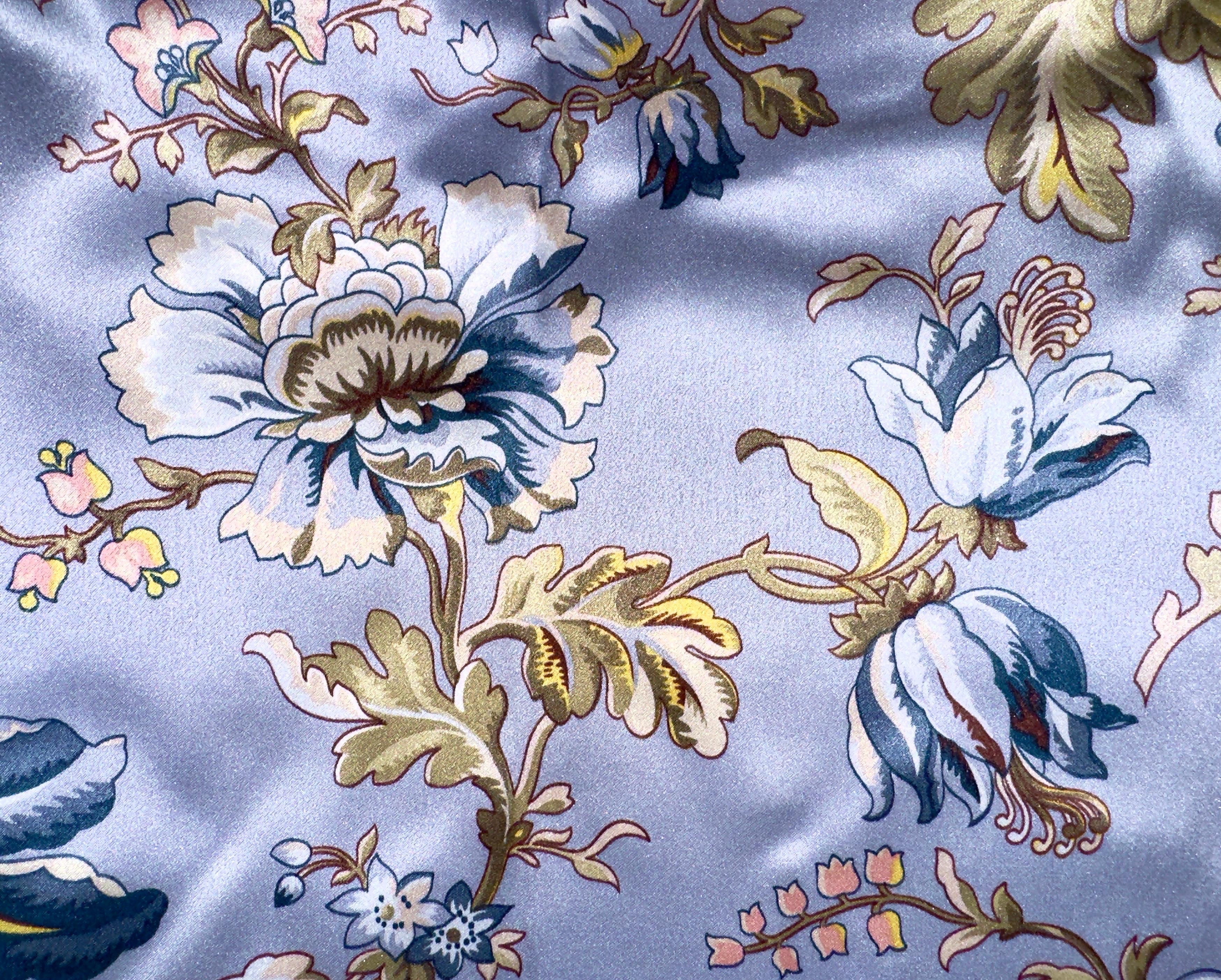 NEW Olivia von Halle Soft Blue Floral Print Silk Dressing Gown Kimono Robe OS For Sale 1