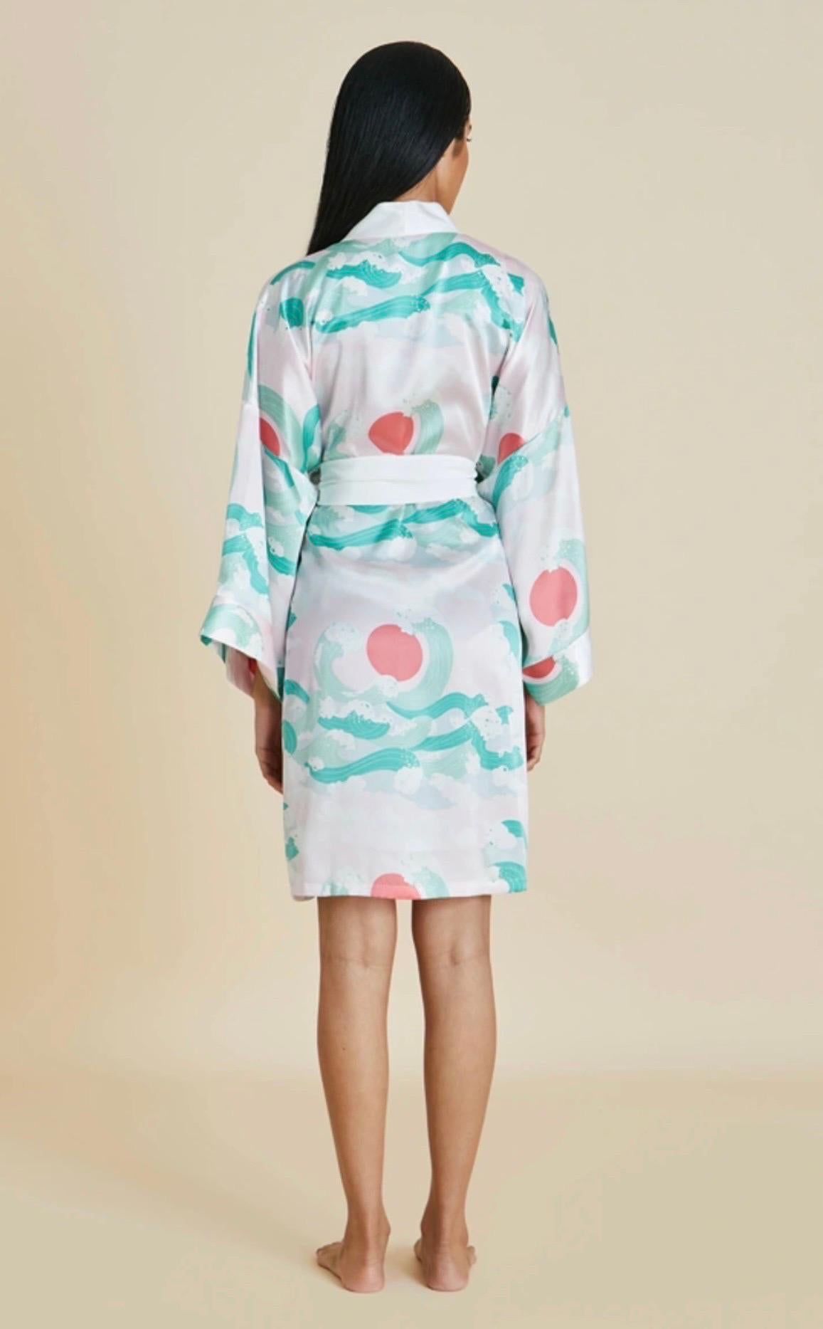 NEW Olivia von Halle Blush Japanese Print Silk Dressing Gown Kimono Robe OS In Excellent Condition For Sale In Switzerland, CH