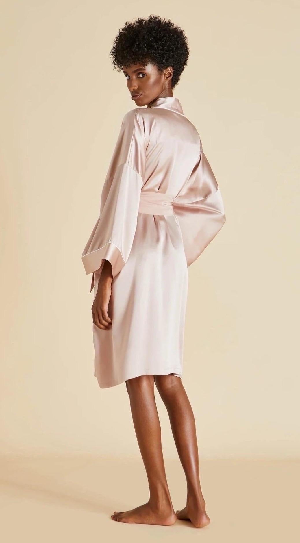 NEW Olivia von Halle Blush Silk Dressing Gown Japanese Kimono Robe OS In Excellent Condition For Sale In Switzerland, CH