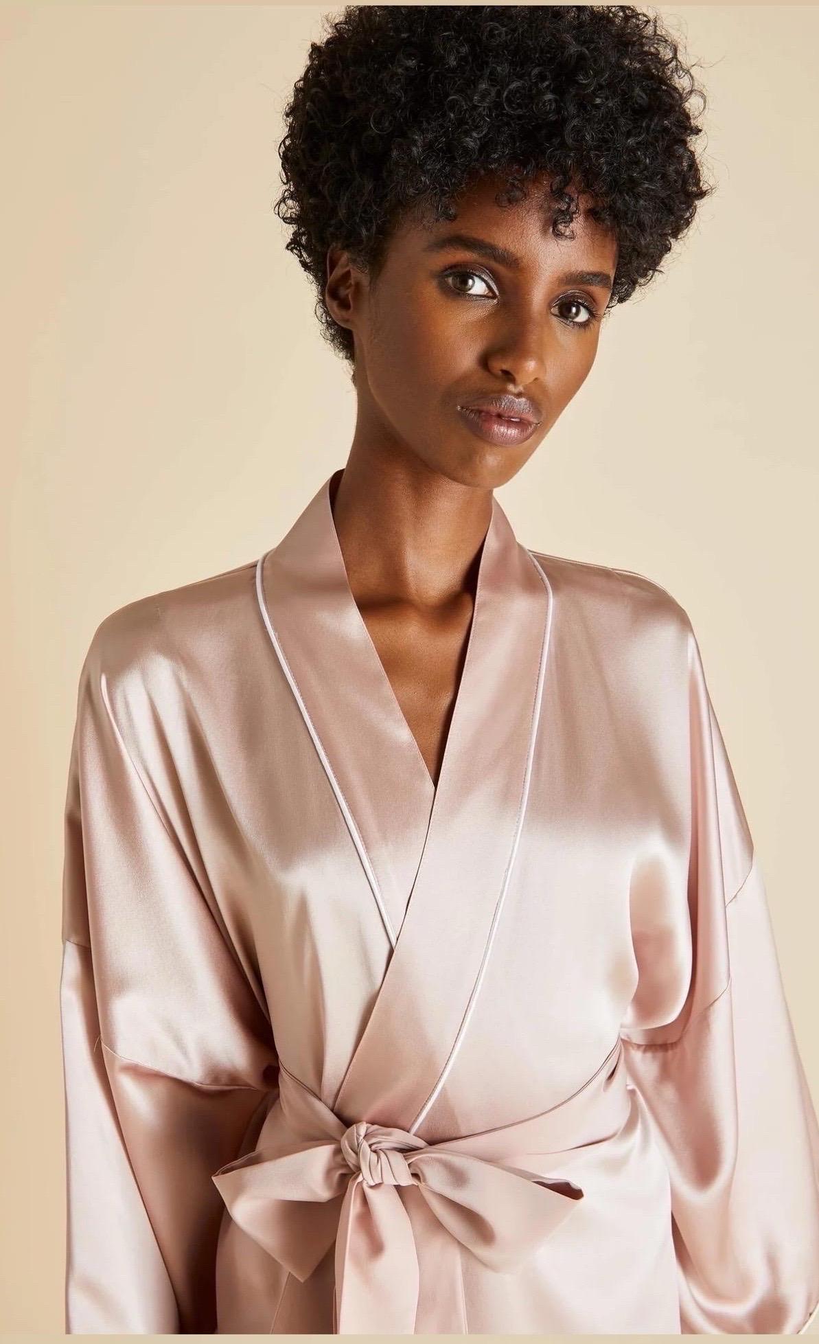 NUEVA Bata de seda Olivia von Halle Blush Kimono japonés con cinturón OS en venta 1
