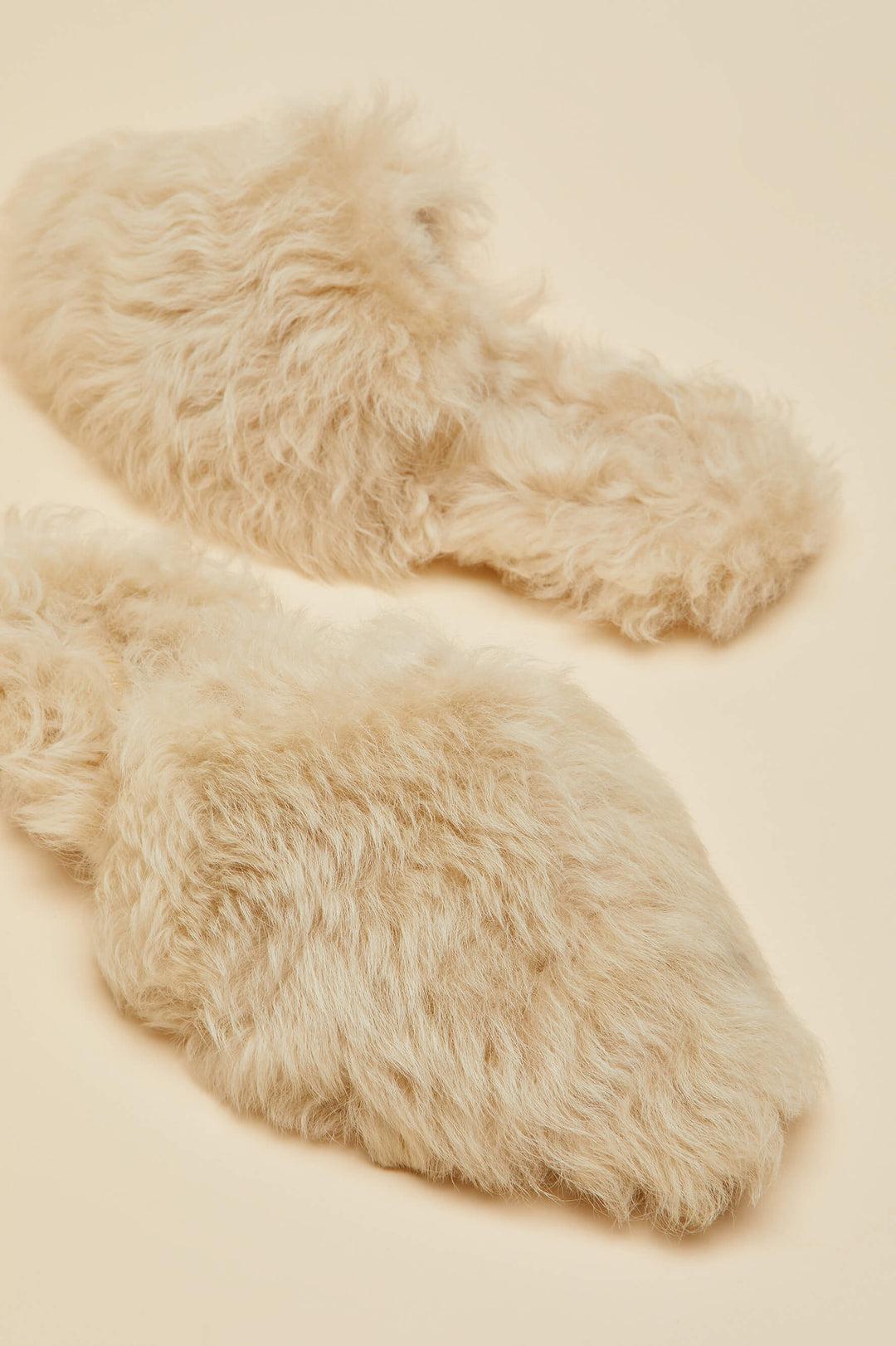 NUEVO Olivia von Halle Zapatillas de piel de merino beige natural de edición limitada 37 en Excelente estado para la venta en Switzerland, CH