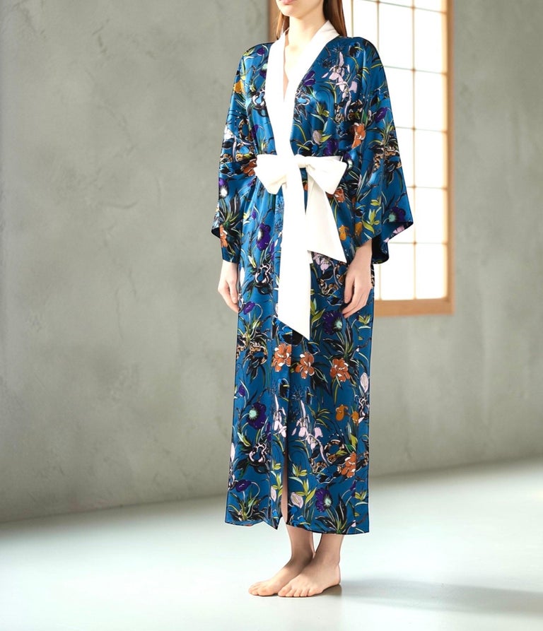 japanese silk dressing gown The modern dressing gown derives from the 18th-century banyan, itself inspired by Japanese kimonos. Our yukata robes are perfect stable to wear at home, especially on long holidays like these. If you